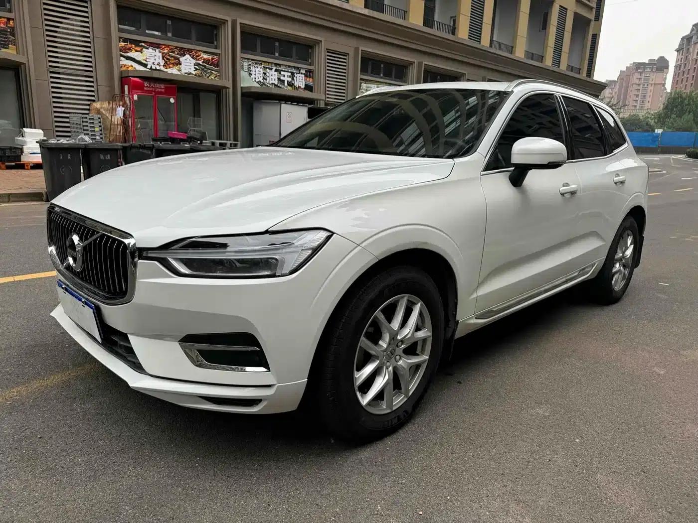 2018 Volvo XC60 T5 AWD Smart Edition — миниатюра 1