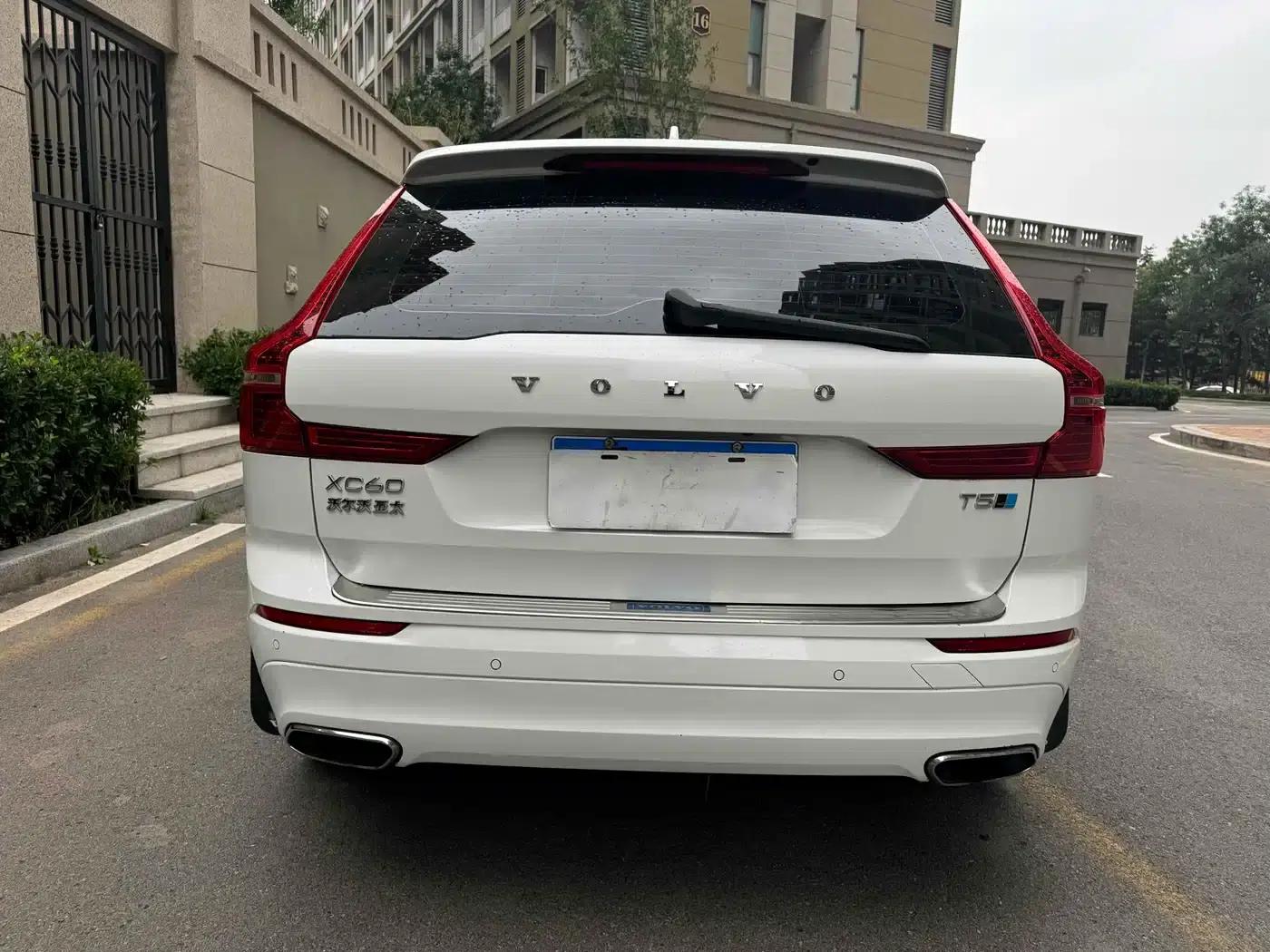 2018 Volvo XC60 T5 AWD Smart Edition — миниатюра 11