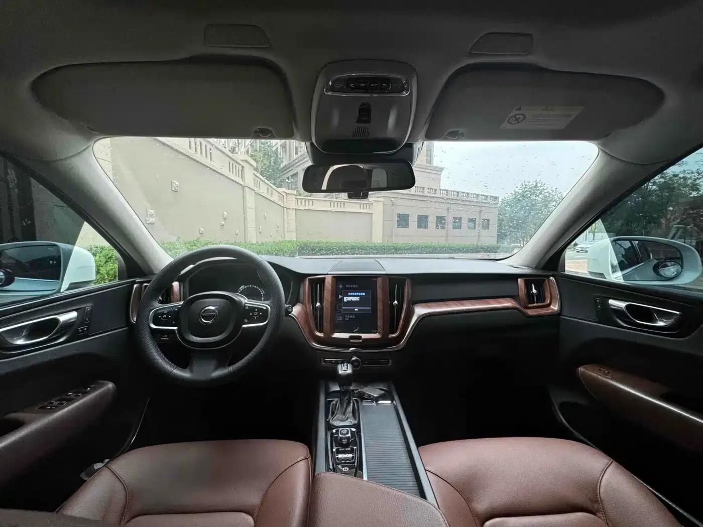 2018 Volvo XC60 T5 AWD Smart Edition — миниатюра 4
