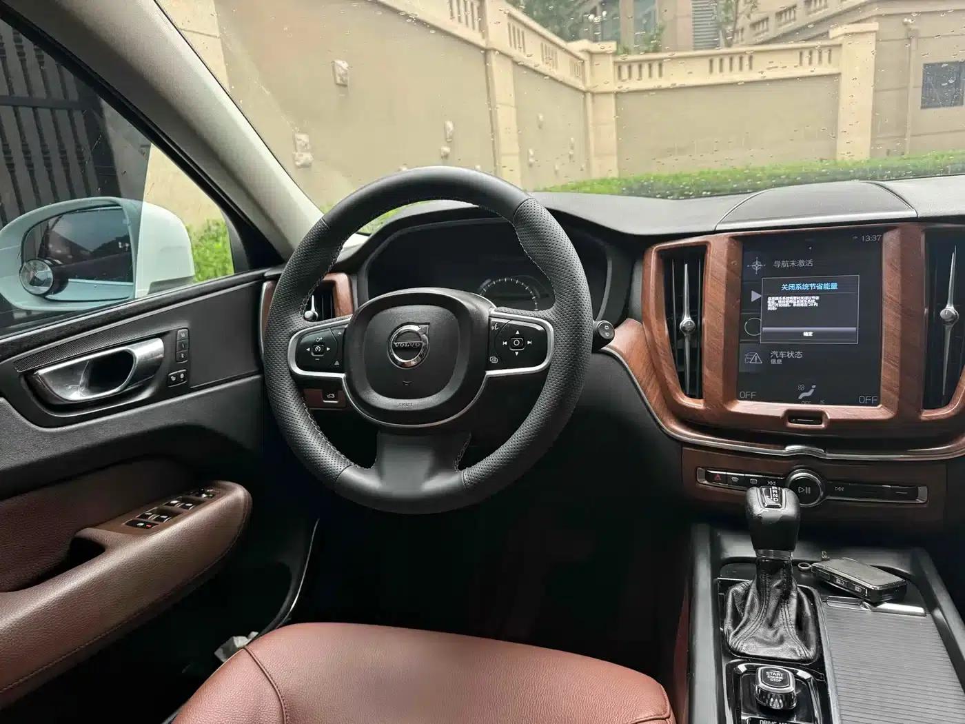 2018 Volvo XC60 T5 AWD Smart Edition — миниатюра 5