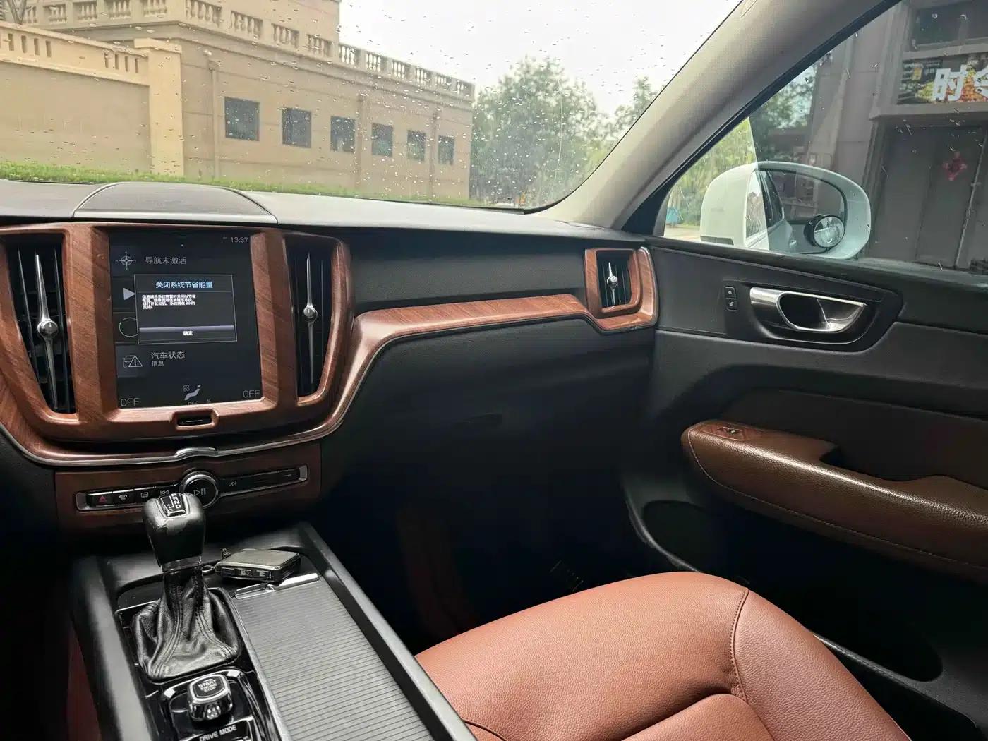 2018 Volvo XC60 T5 AWD Smart Edition — миниатюра 6