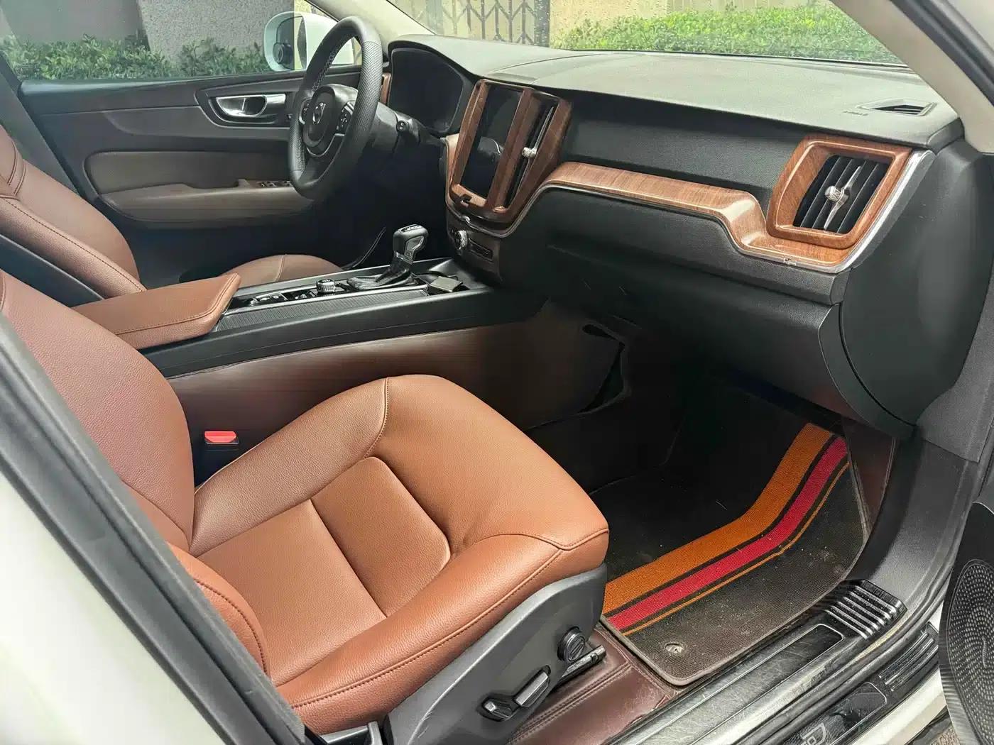 2018 Volvo XC60 T5 AWD Smart Edition — миниатюра 10