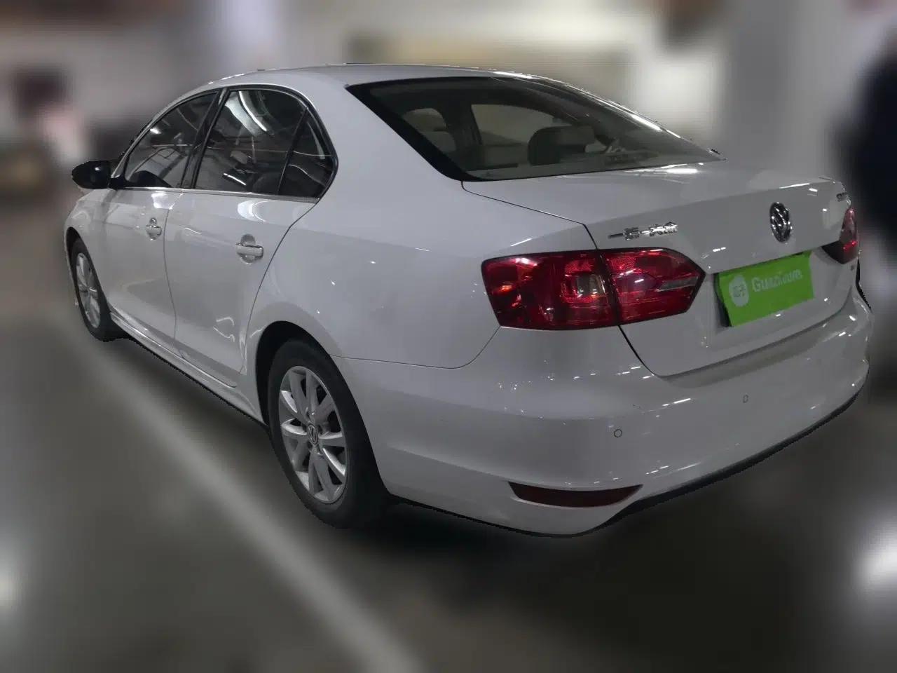 Volkswagen Sagitar 2012 1.4TSI Manual Luxury Model — миниатюра 4