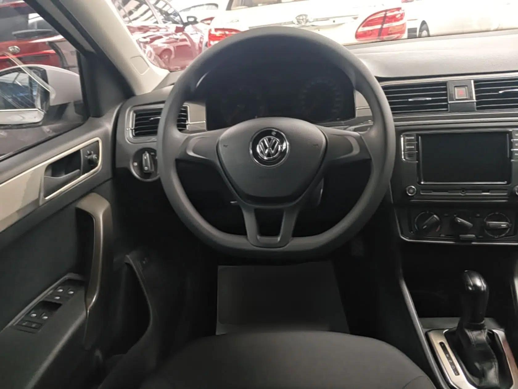 Volkswagen Santana 2016 1.6L Automatic Fashion Edition — миниатюра 13