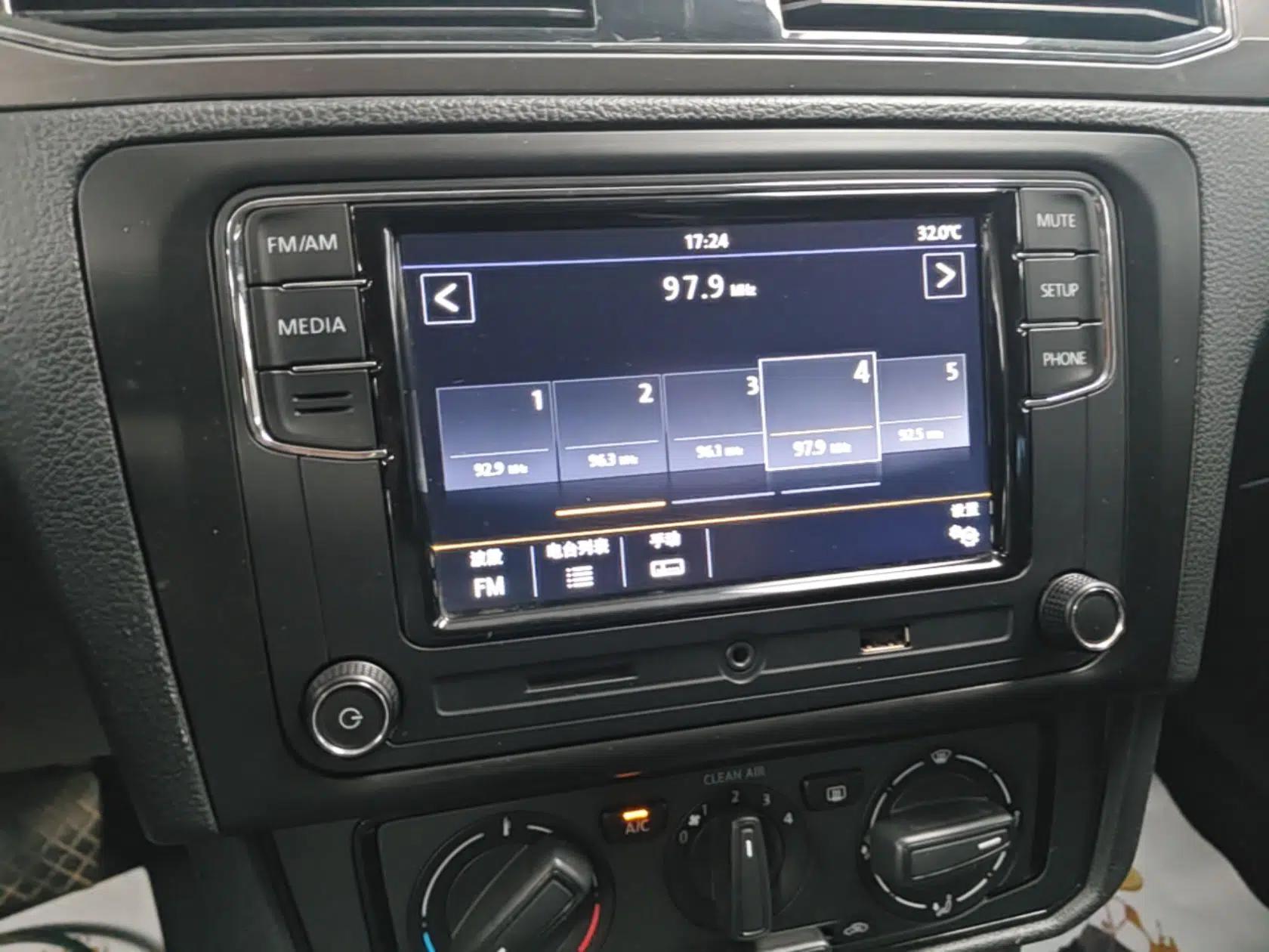Volkswagen Santana 2016 1.6L Automatic Fashion Edition — миниатюра 15