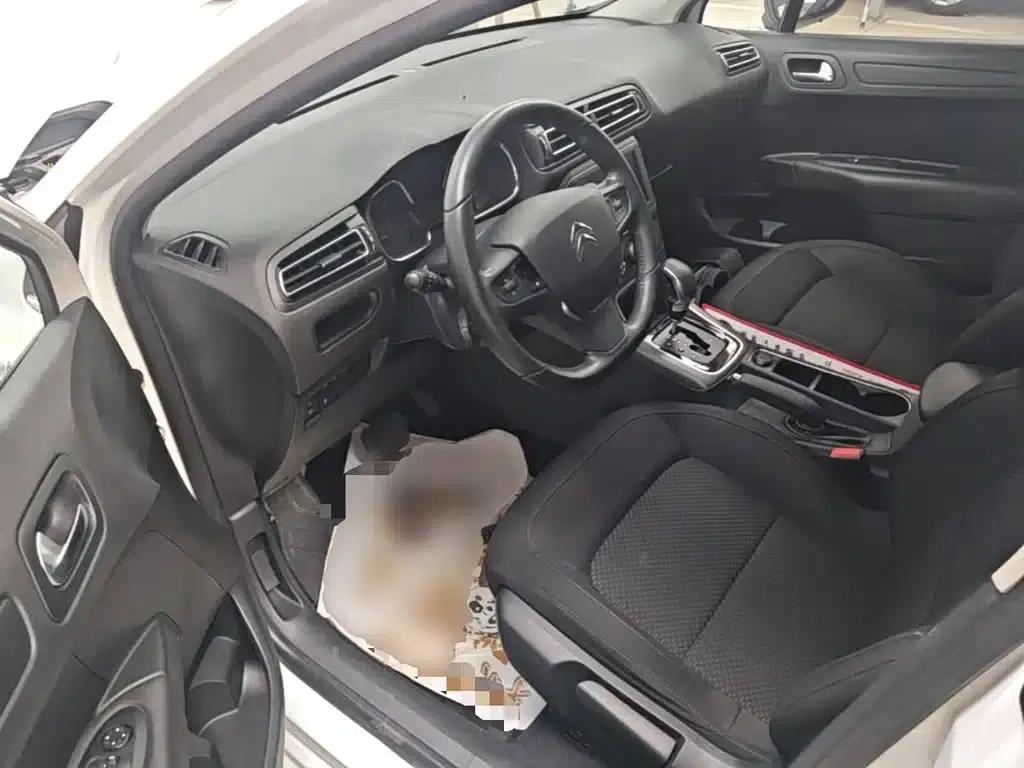 Citroën C4 2018 1.6L Automatic Luxury — миниатюра 16