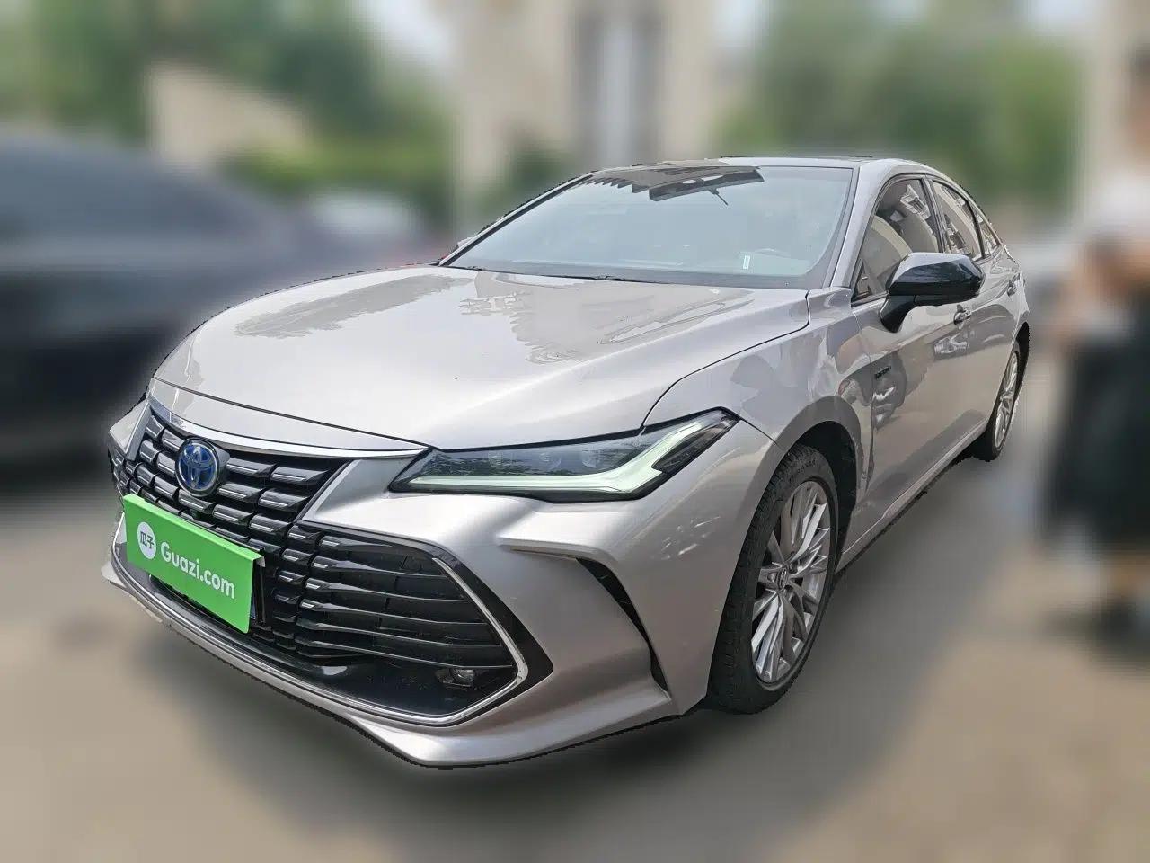 Toyota Avalon 2022 Dual-Engine 2.5L XLE Premium Edition — миниатюра 1
