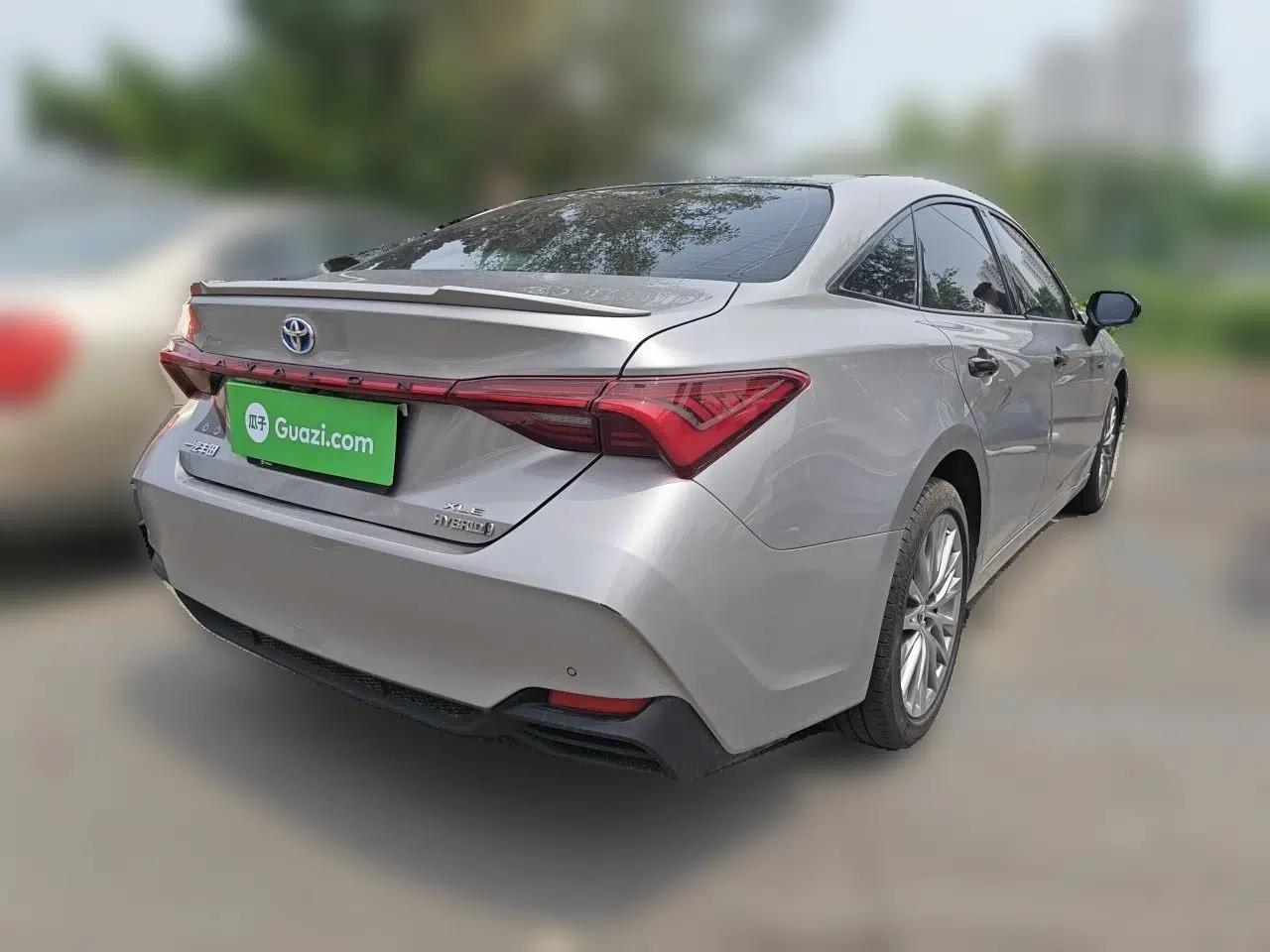 Toyota Avalon 2022 Dual-Engine 2.5L XLE Premium Edition — миниатюра 6