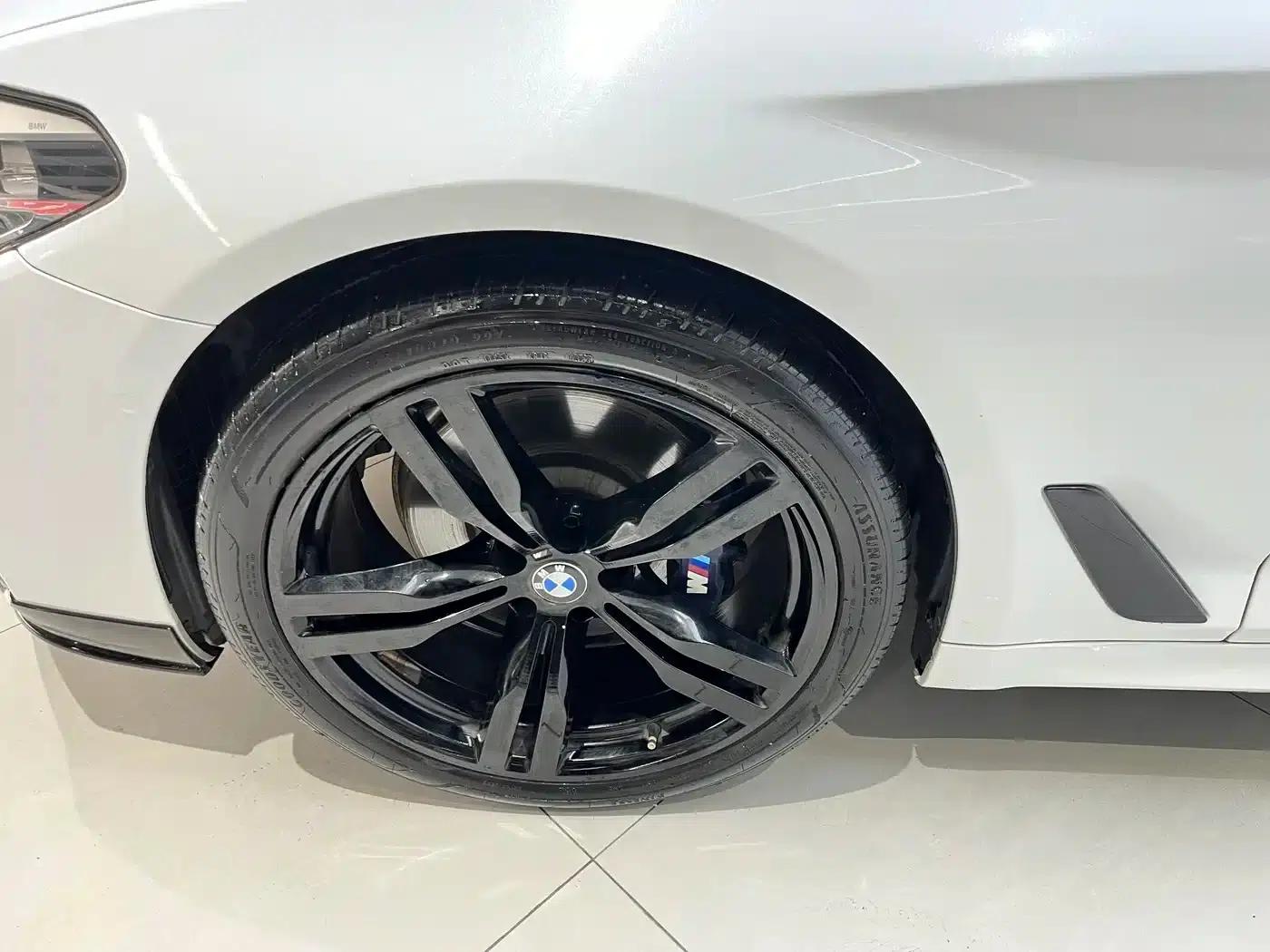 2018 BMW 5 Series 530Li Luxury M Sport Package — миниатюра 12