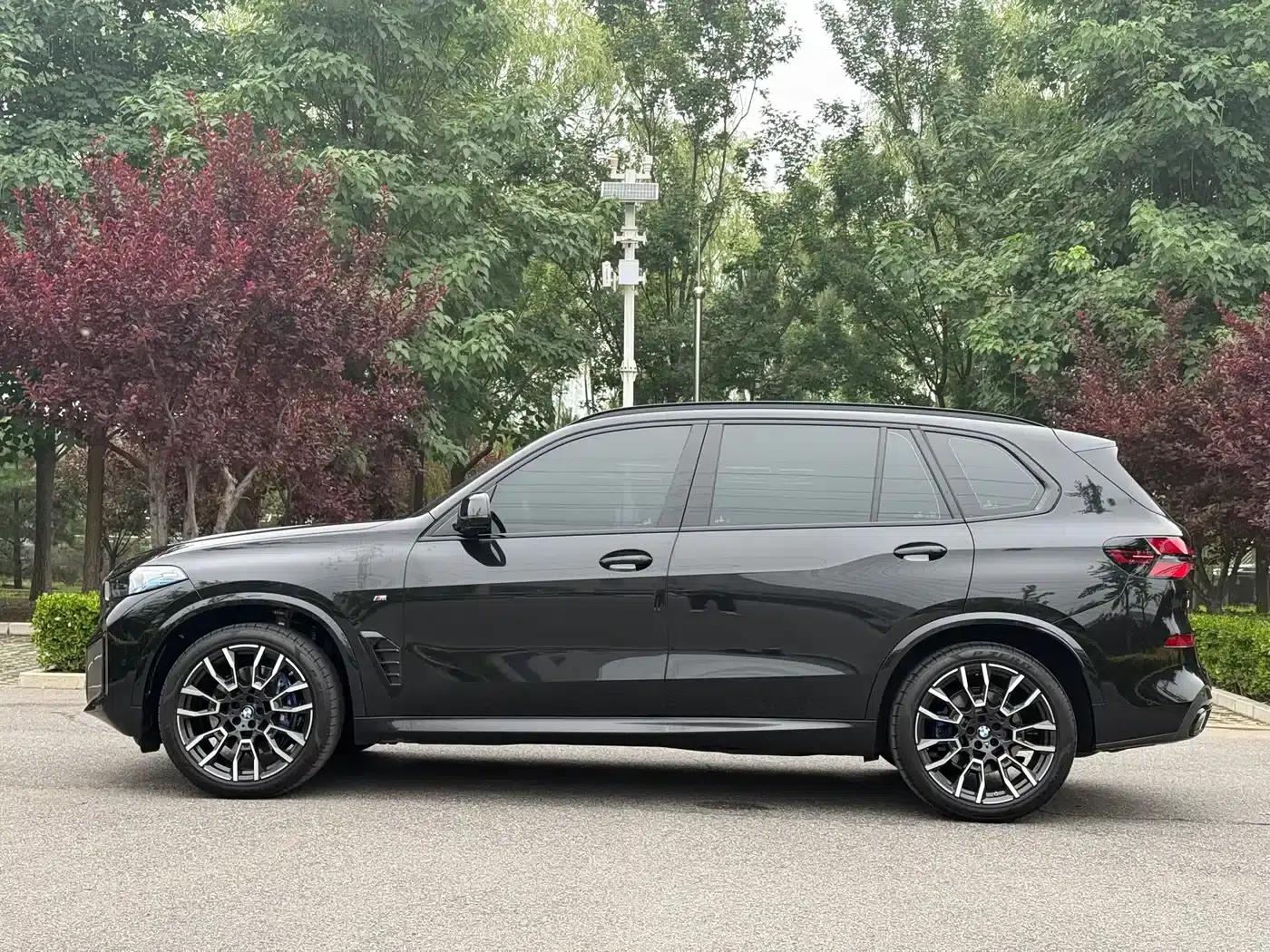 BMW X5 2023 xDrive 40Li M Sport Shadow Edition — миниатюра 2