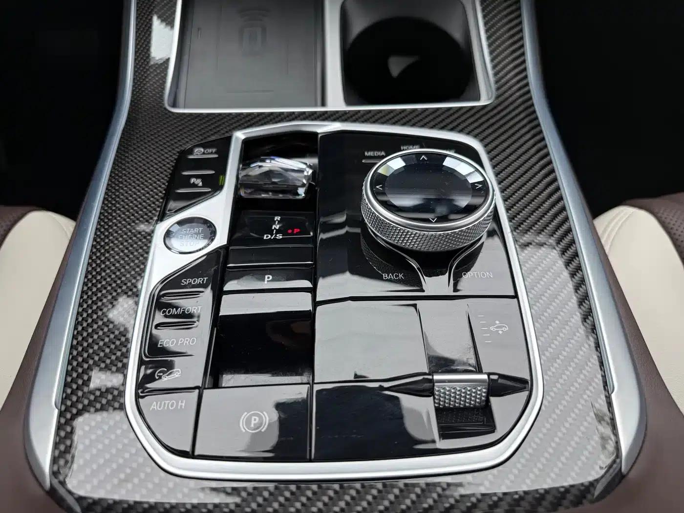 BMW X5 2023 xDrive 40Li M Sport Shadow Edition — миниатюра 11