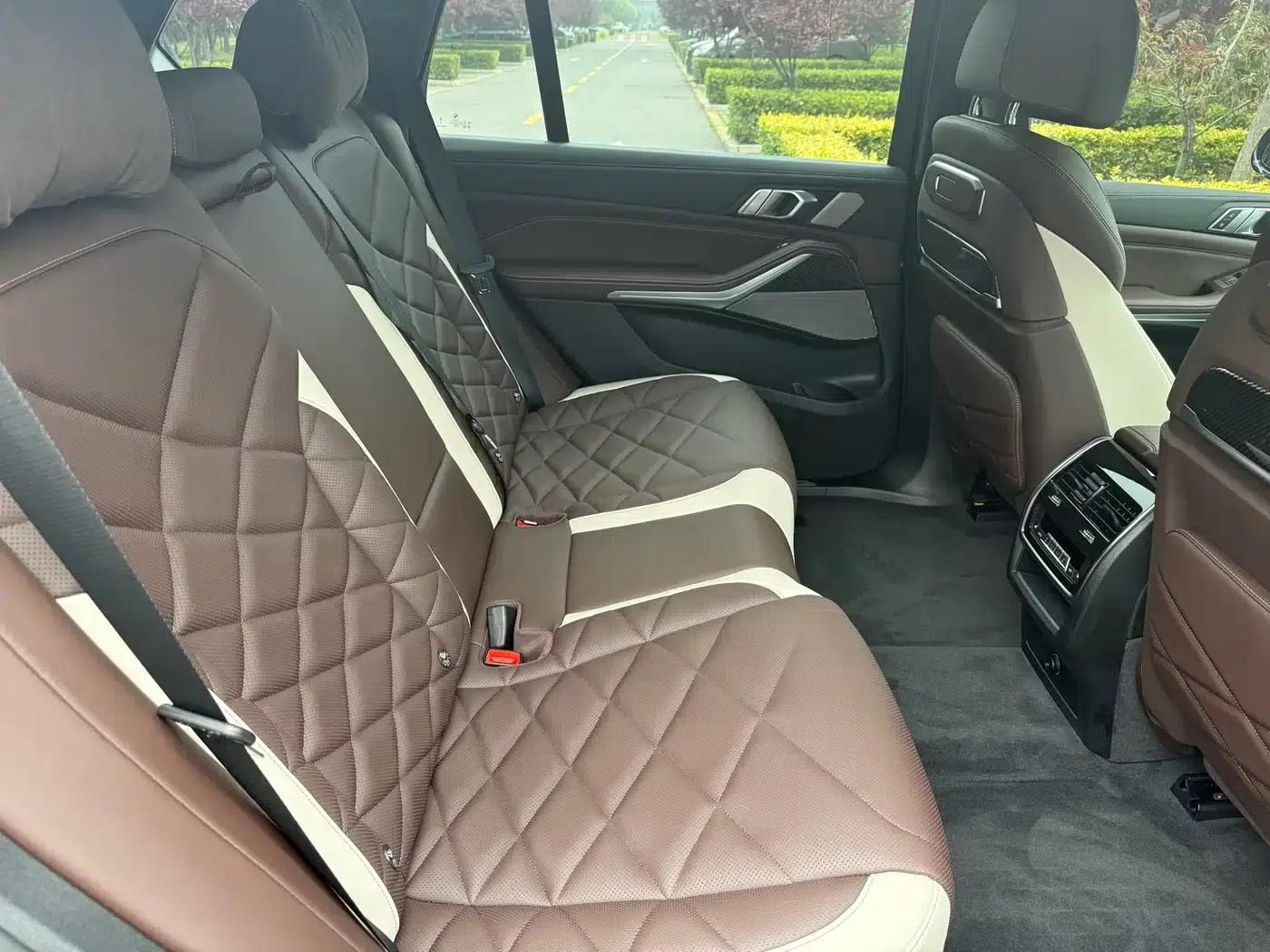 BMW X5 2023 xDrive 40Li M Sport Shadow Edition — миниатюра 8