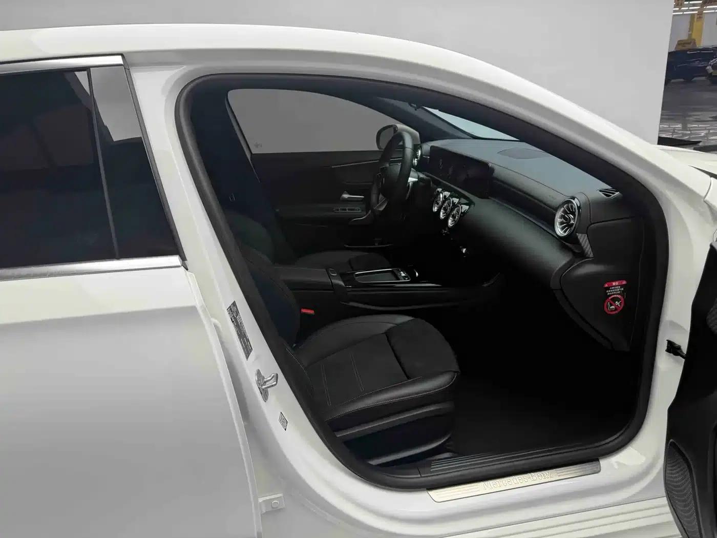Mercedes-Benz A-Class 2024 Facelift A 200 L Fashion Model — миниатюра 15