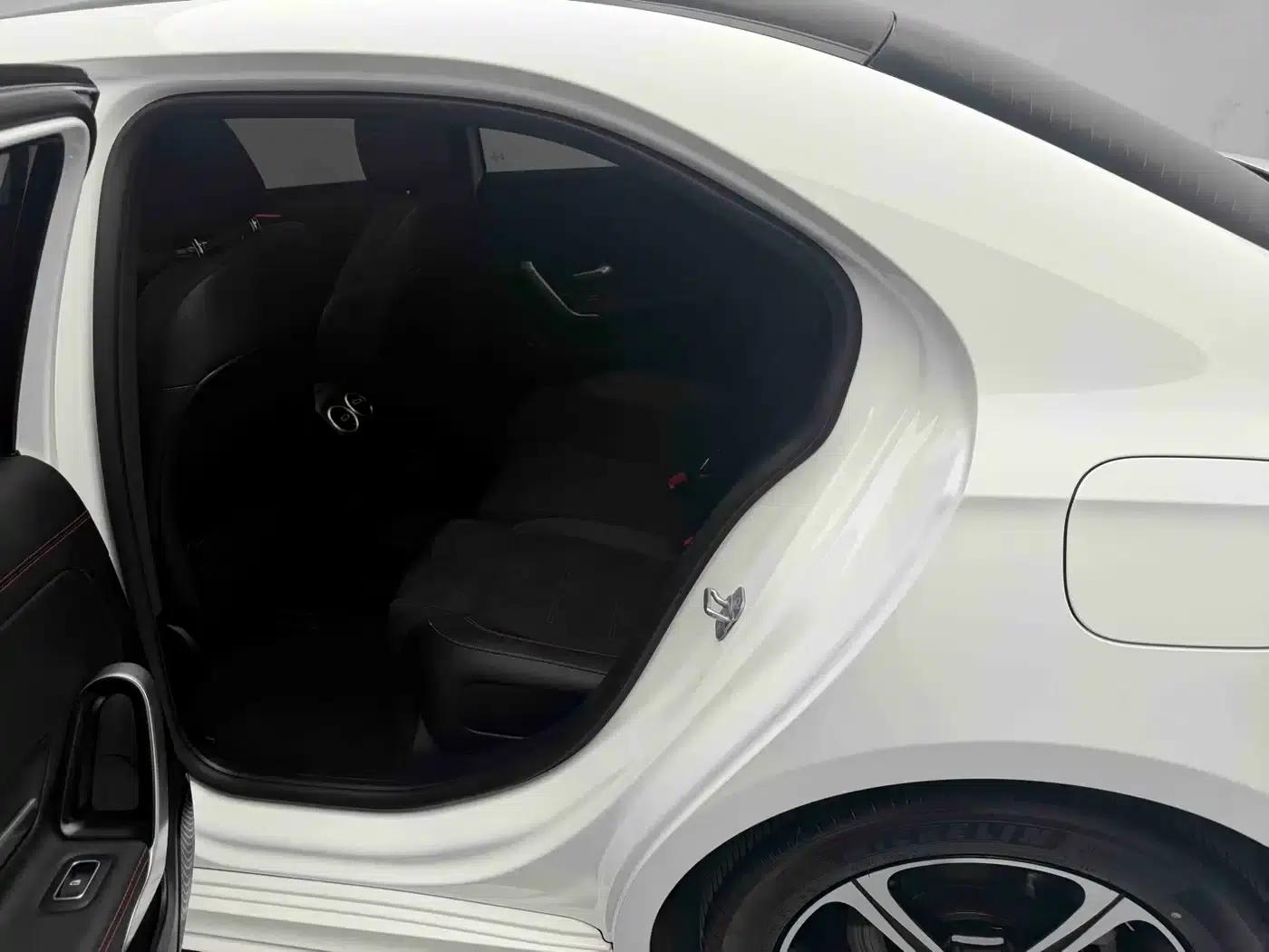 Mercedes-Benz A-Class 2024 Facelift A 200 L Fashion Model — миниатюра 8