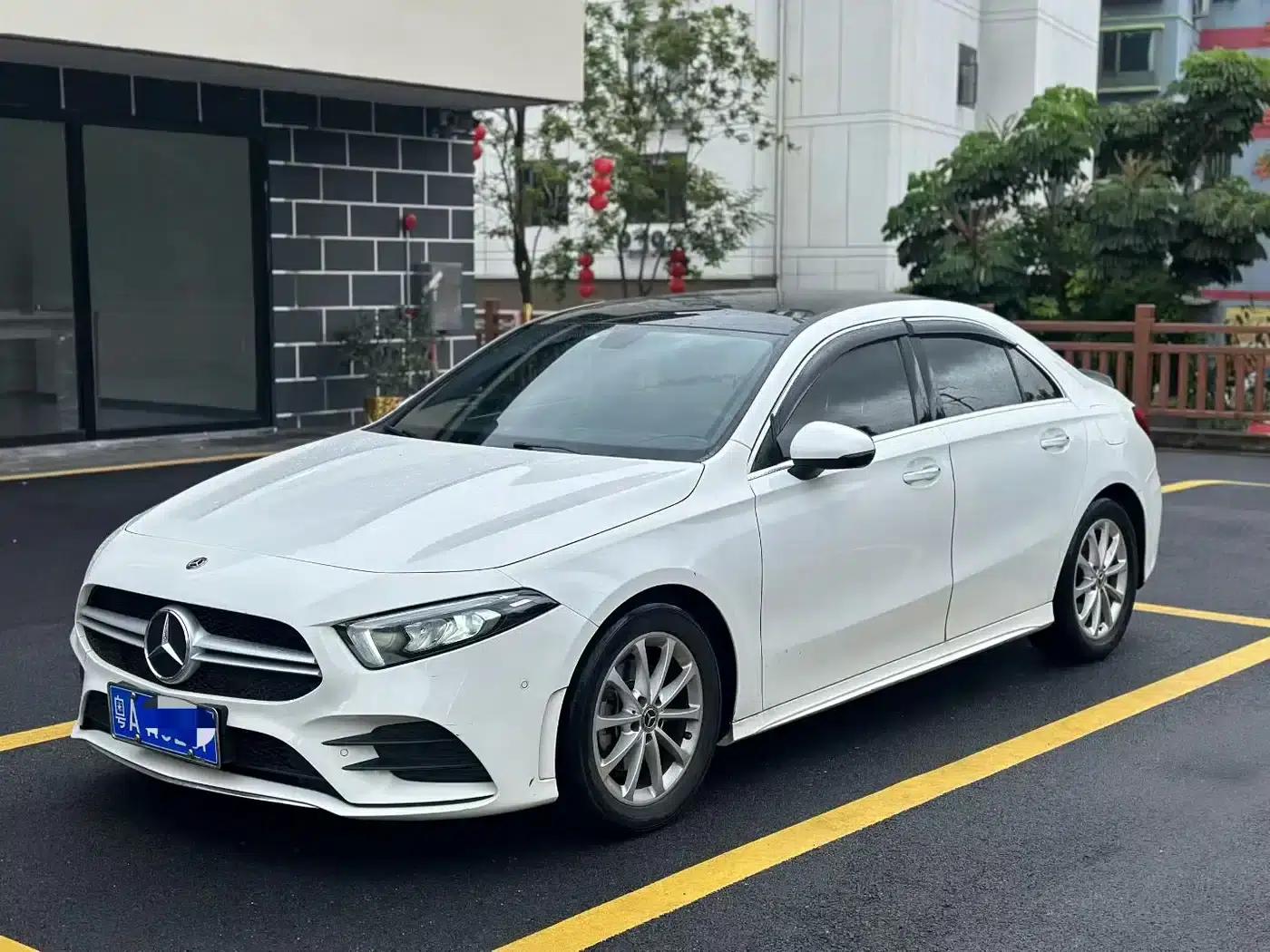 Mercedes-Benz A-Class 2021 A 200 L Sport Sedan Fashion Edition — миниатюра 1