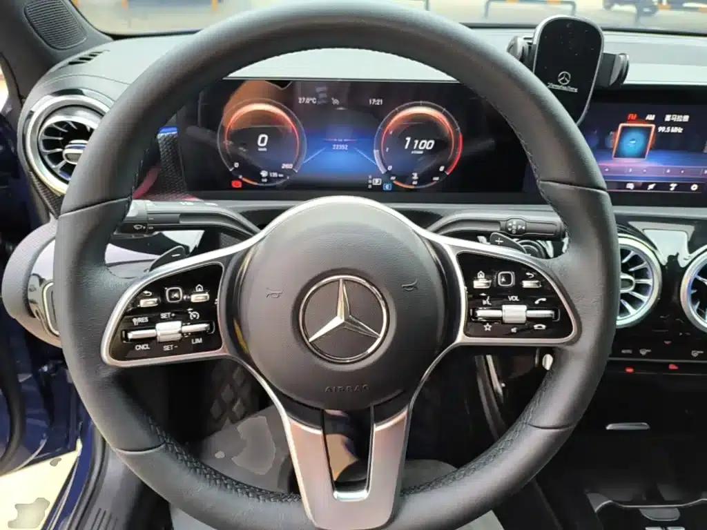 Mercedes-Benz A-Class 2022 A 200 L Sport Sedan Fashion Edition — миниатюра 11