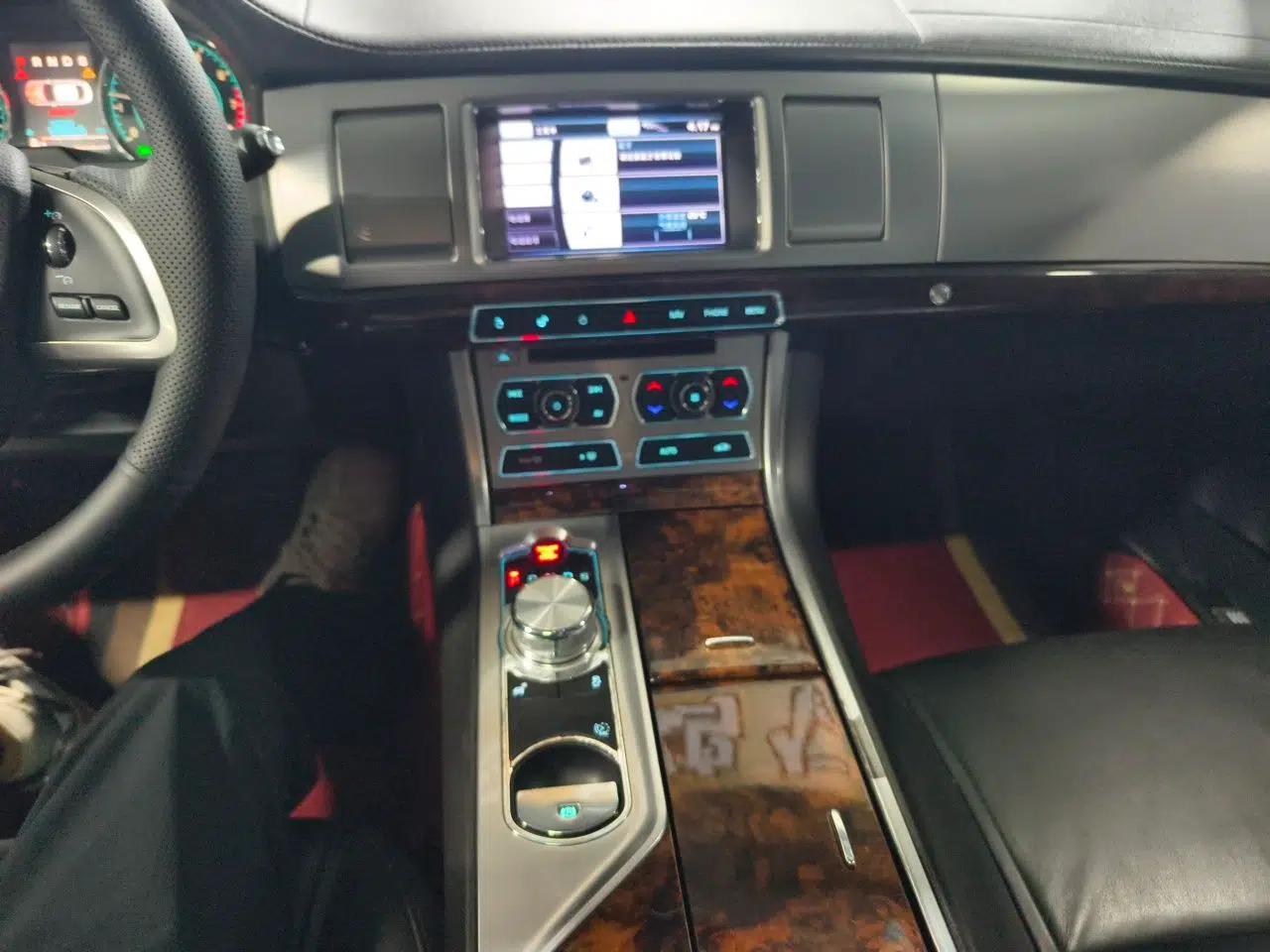 Jaguar XF 2013 XF 2.0T Luxury Edition — миниатюра 13