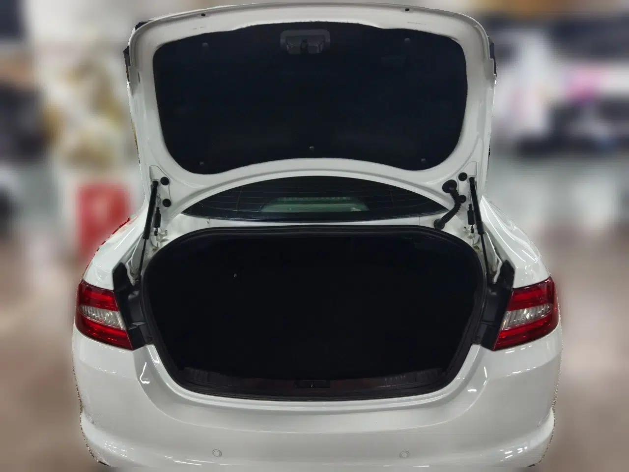 Jaguar XF 2013 XF 2.0T Luxury Edition — миниатюра 19