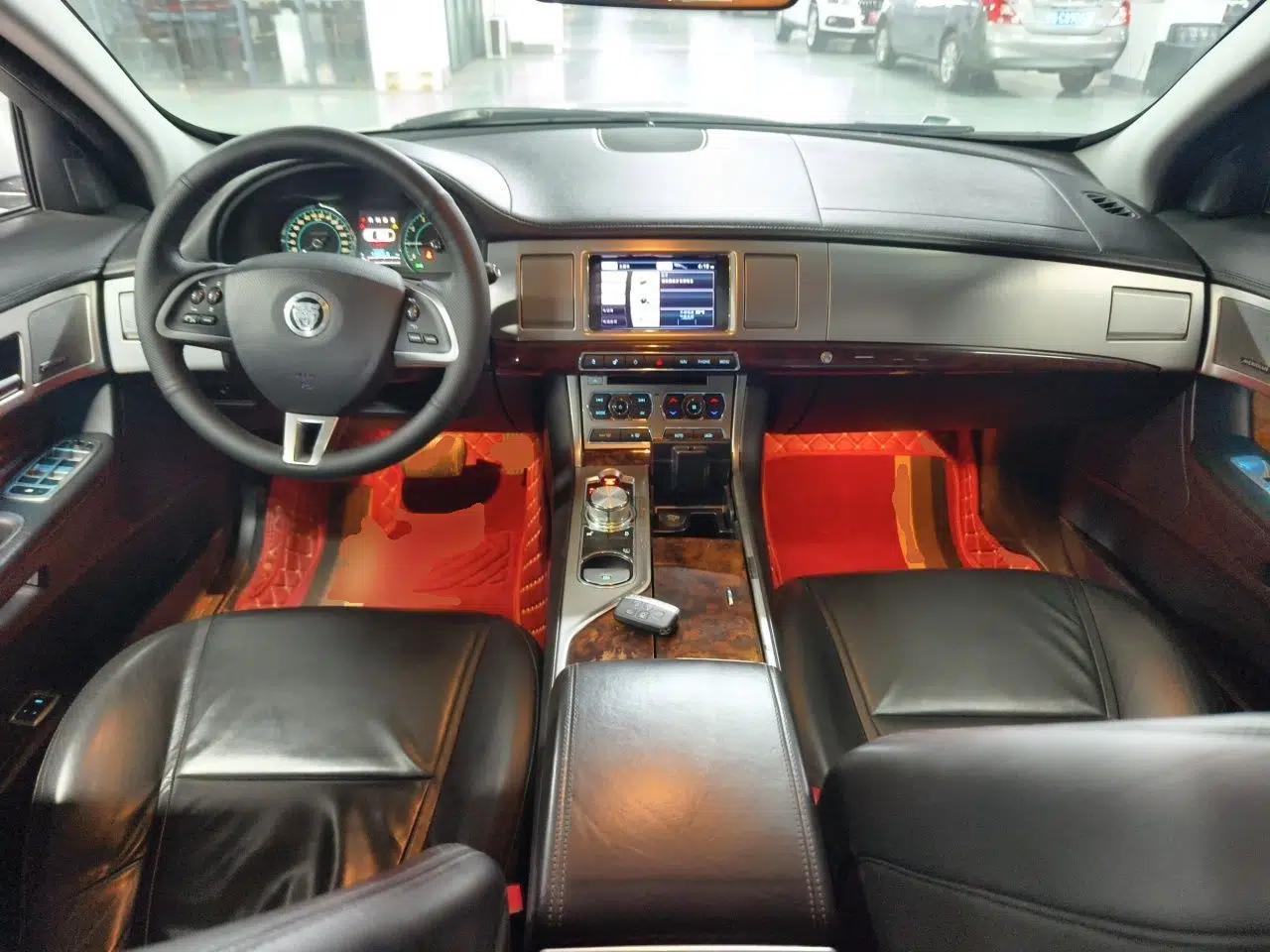 Jaguar XF 2013 XF 2.0T Luxury Edition — миниатюра 9