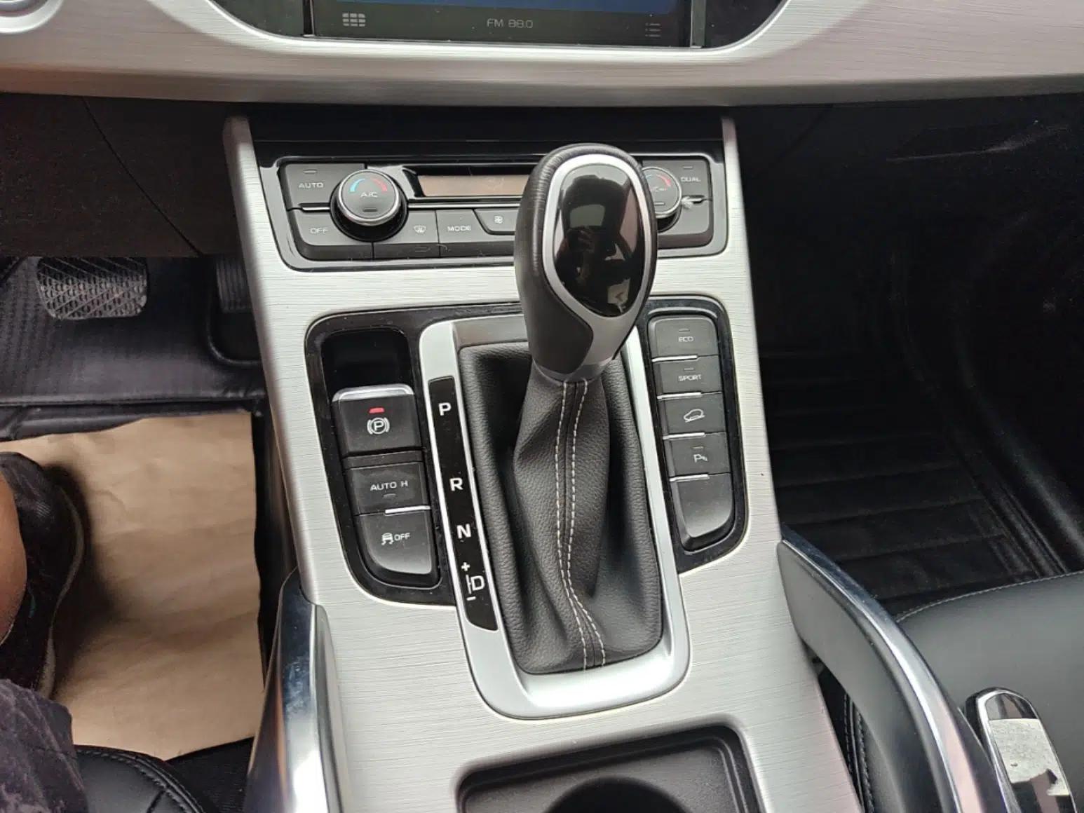 Geely Auto Emgrand X7 Sport 2016 1.8TD Automatic ZhiShang Model — миниатюра 16