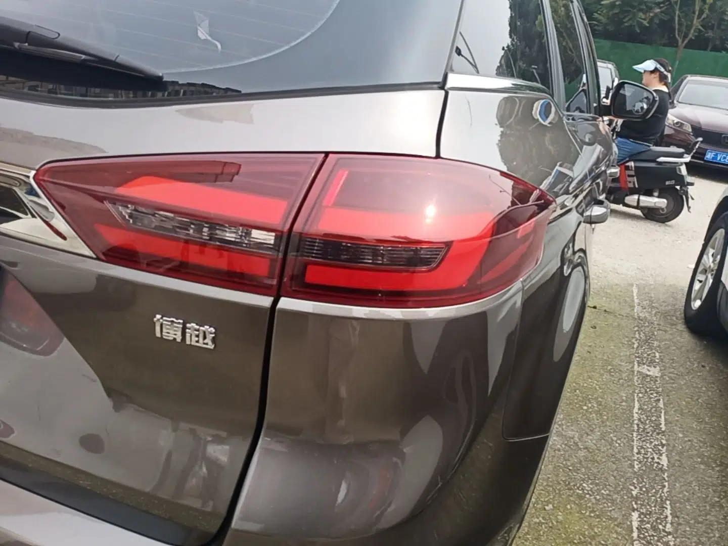 Geely Auto Emgrand X7 Sport 2020 1.8TD DCT Two-Wheel Drive Smart Connect 4G-Enabled Version — миниатюра 9