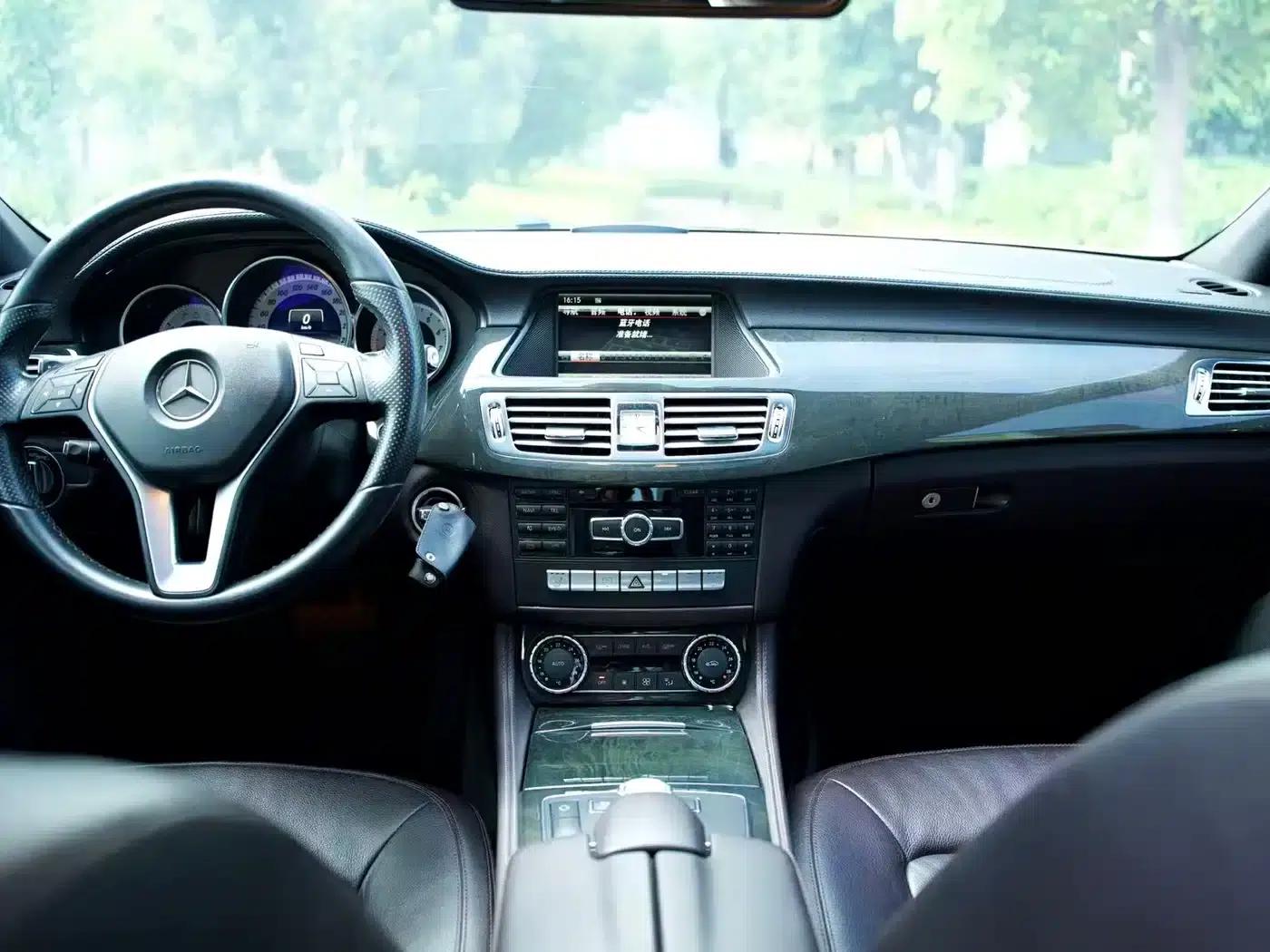 2012 Mercedes-Benz CLS 300 CGI — миниатюра 12