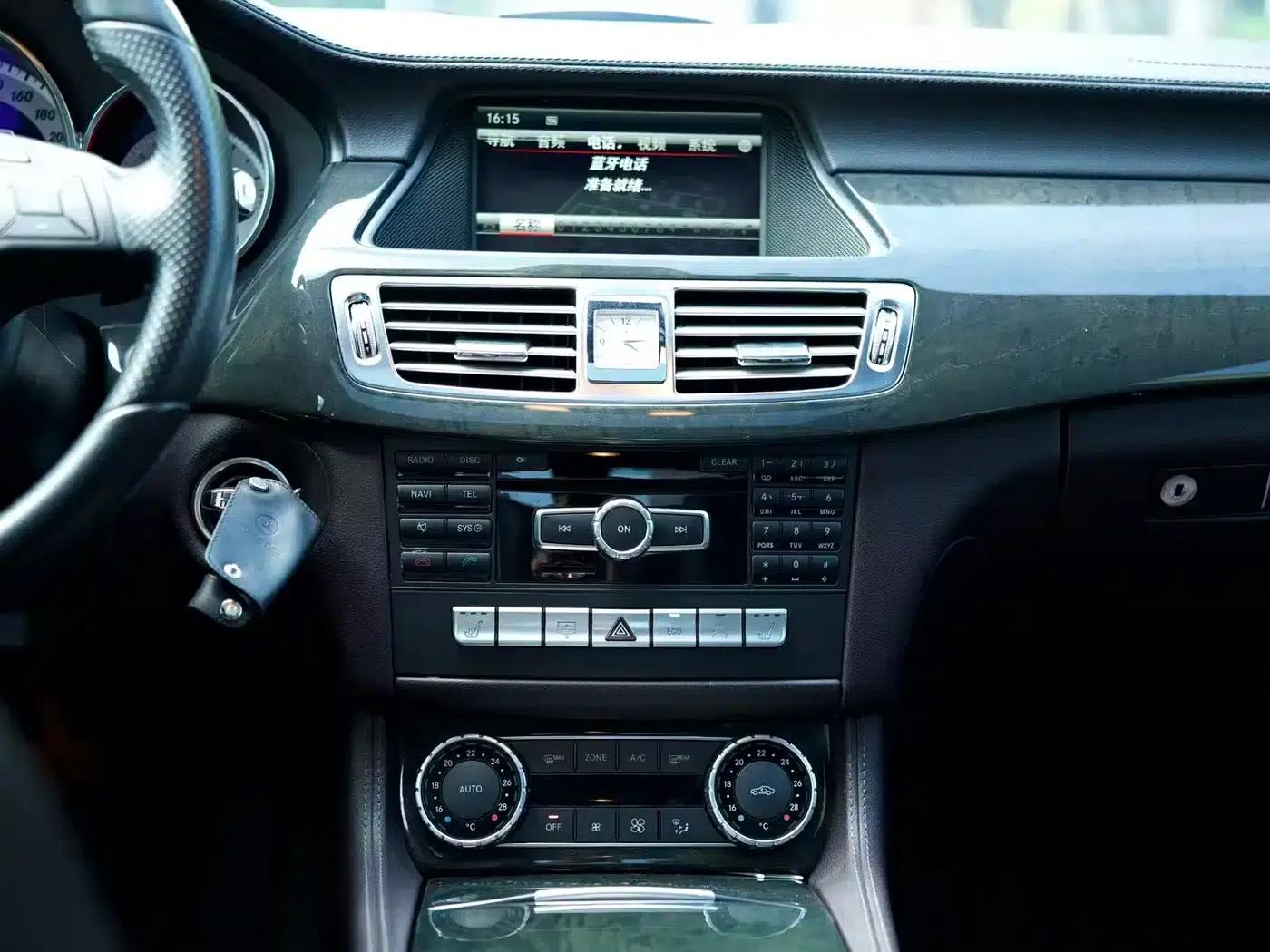 2012 Mercedes-Benz CLS 300 CGI — миниатюра 13
