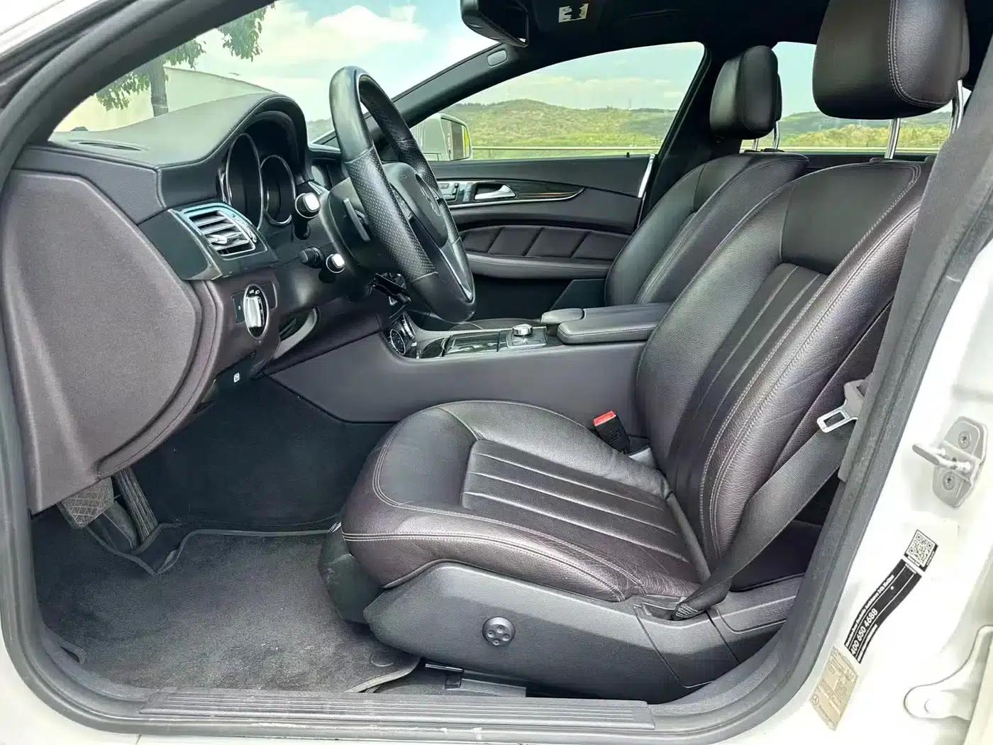 2012 Mercedes-Benz CLS 300 CGI — миниатюра 4