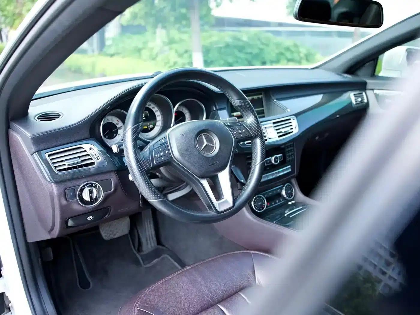 2012 Mercedes-Benz CLS 300 CGI — миниатюра 7