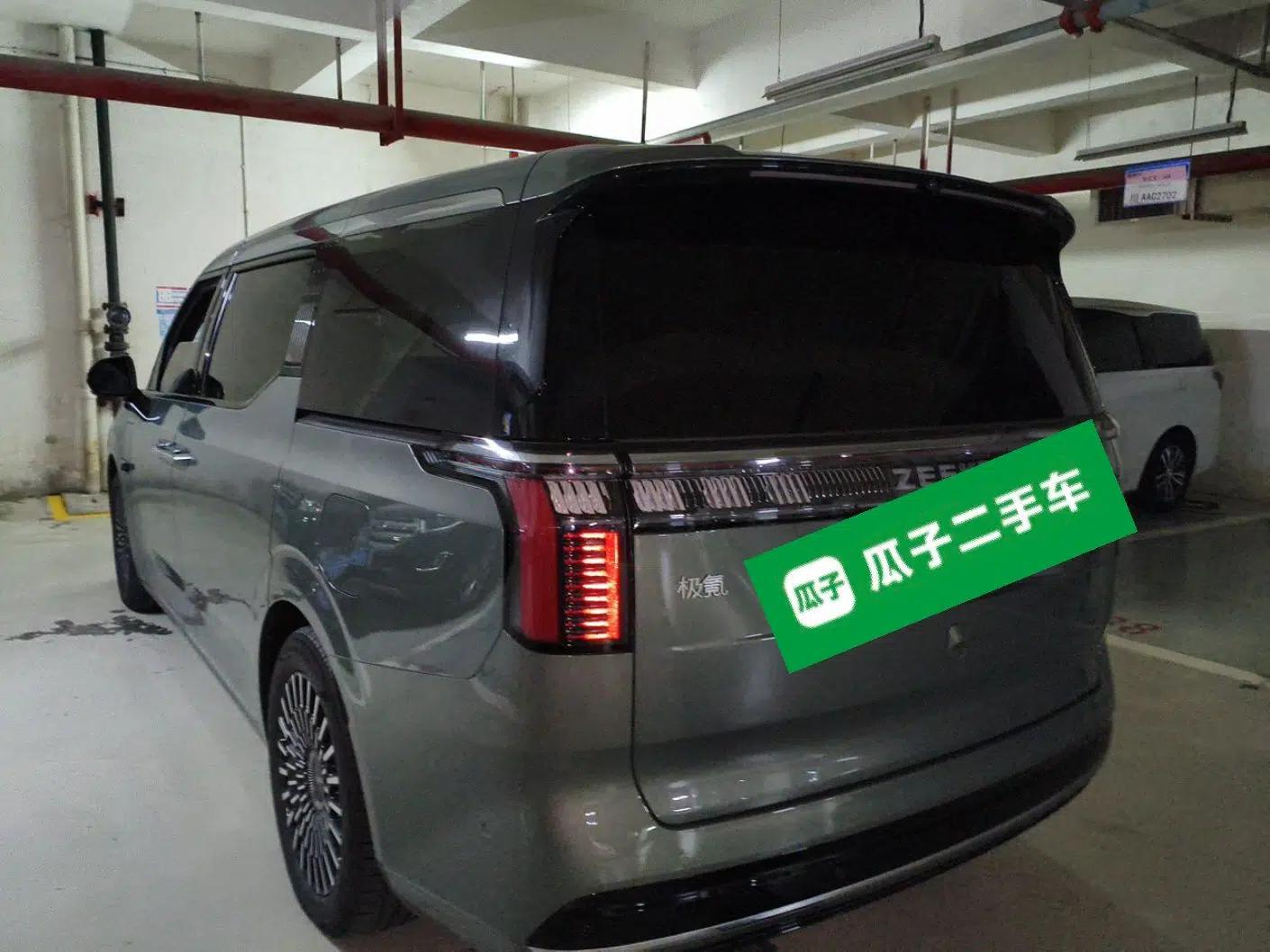 Zeekr 009 2024 7-Seater Walk-Through Version Four-Wheel Drive 108 kWh — миниатюра 4