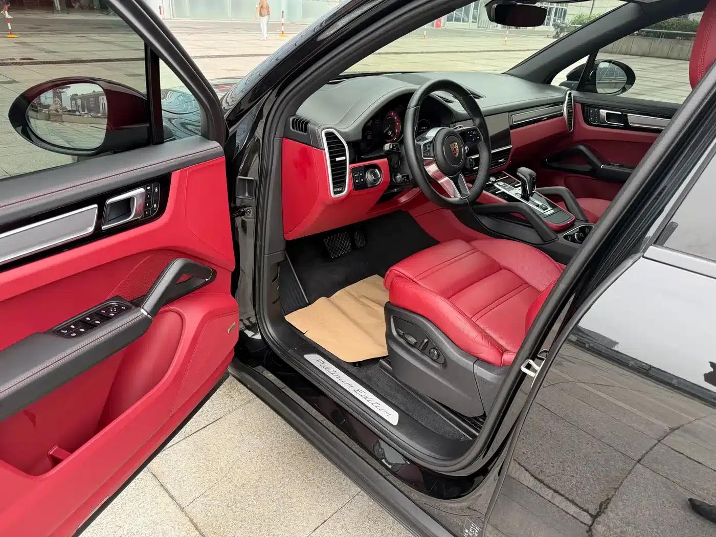 2023 Cayenne E-Hybrid 2.0T Platinum Edition — миниатюра 2