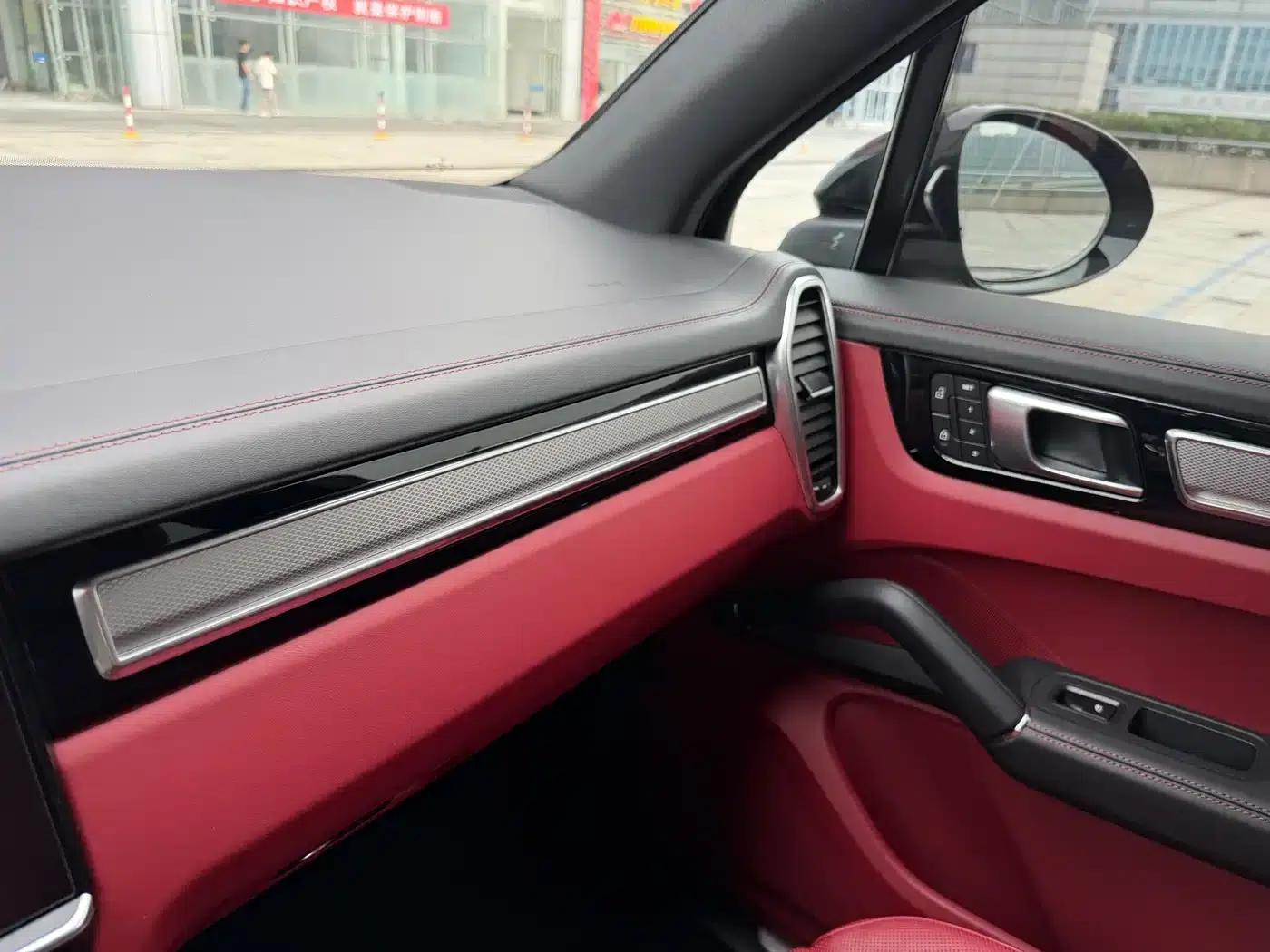 2023 Cayenne E-Hybrid 2.0T Platinum Edition — миниатюра 13