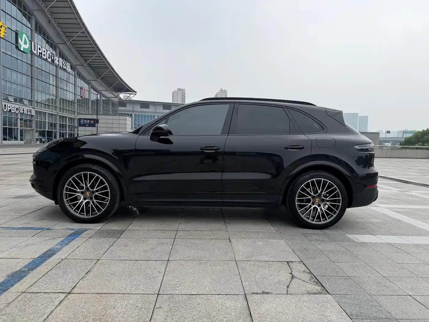 2023 Cayenne E-Hybrid 2.0T Platinum Edition — миниатюра 4