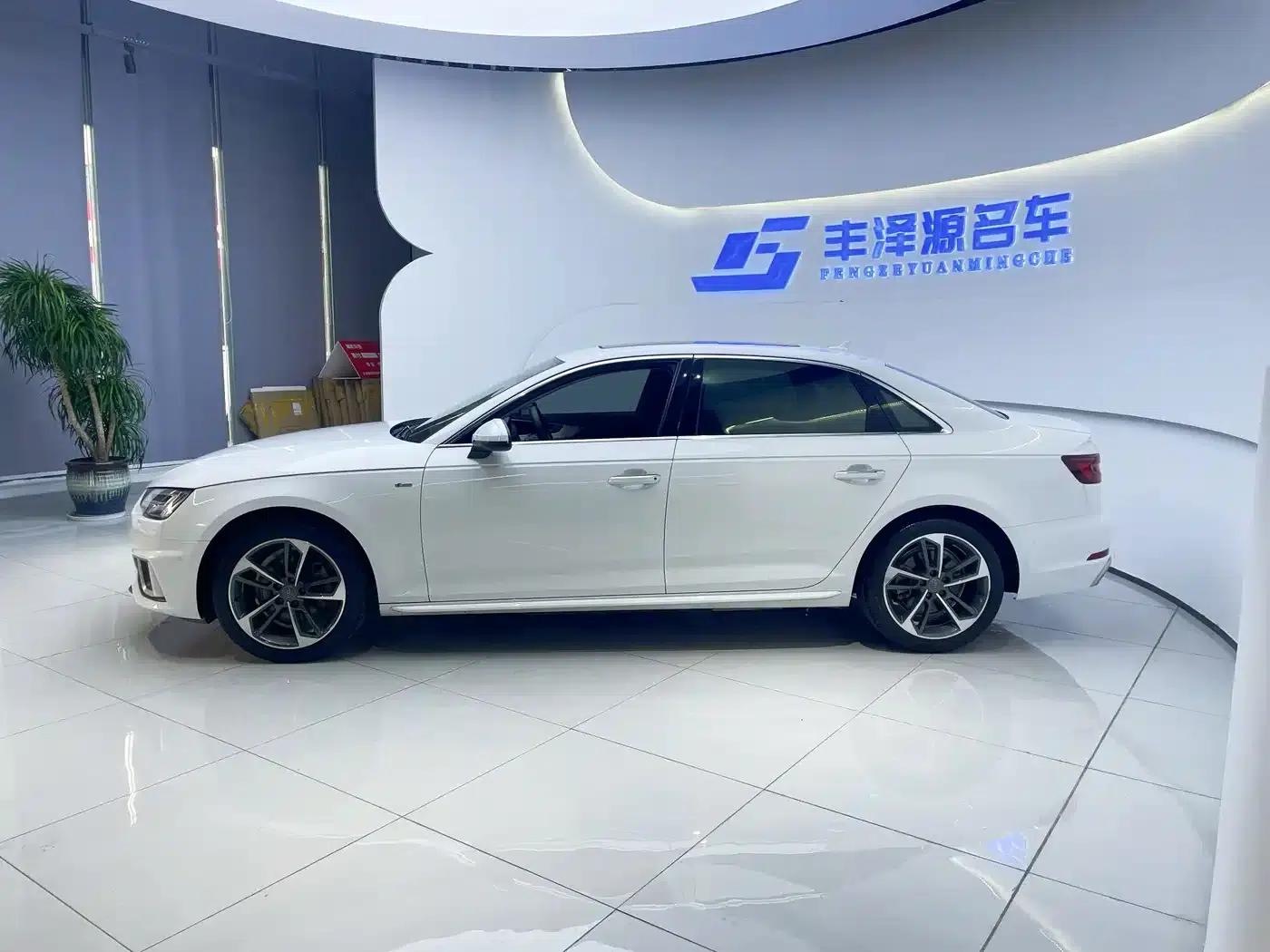Audi A4L 2019 40 TFSI Fashion Edition (National V Emission Standard) — миниатюра 3