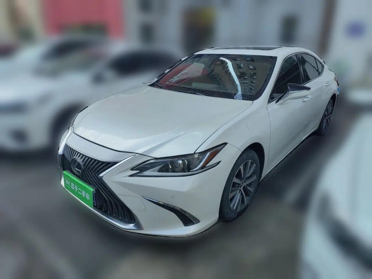 Lexus ES 2020 200 Excellence Edition — миниатюра 1