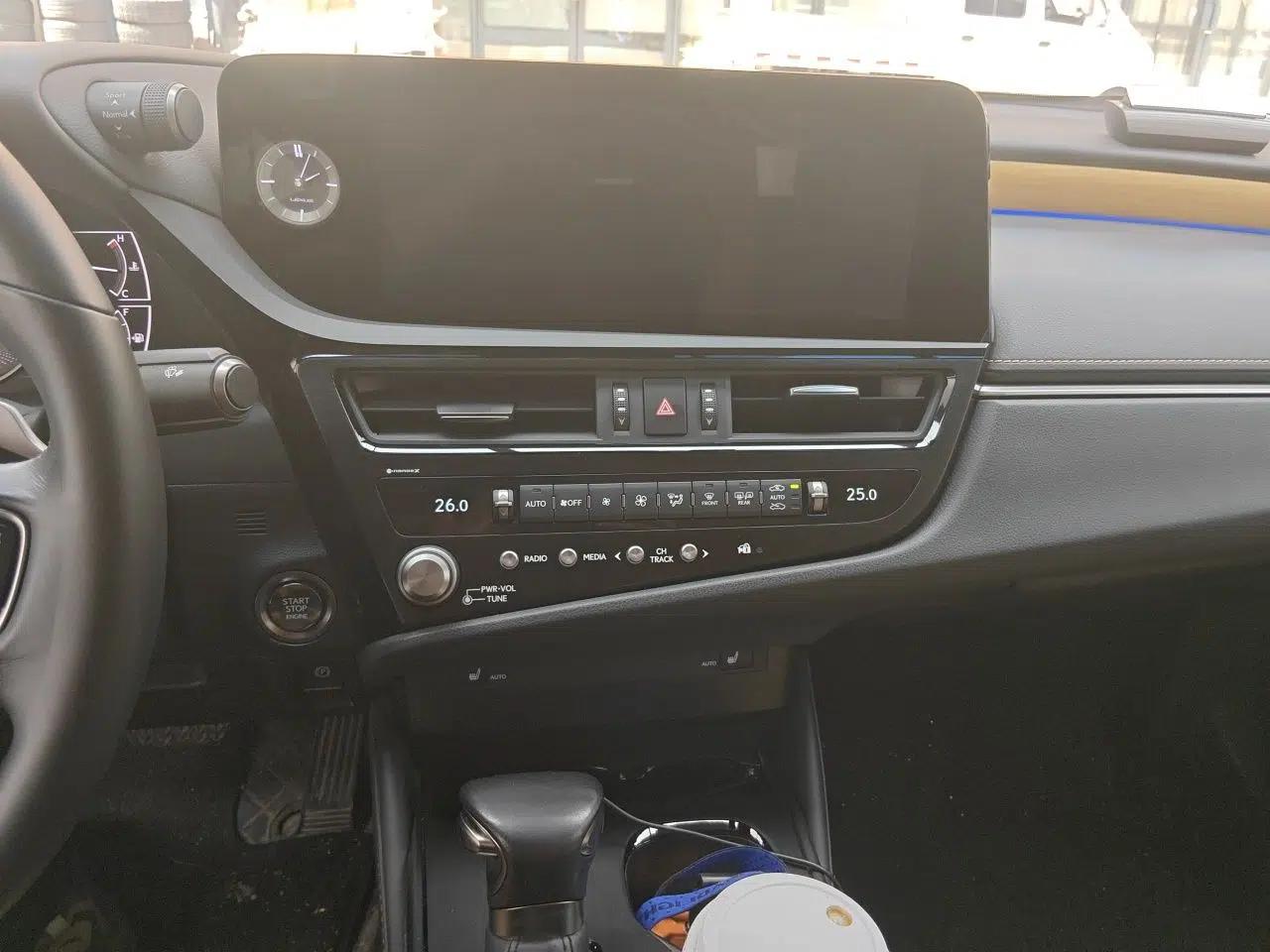 Lexus ES 2023 200 Excellence Edition — миниатюра 13
