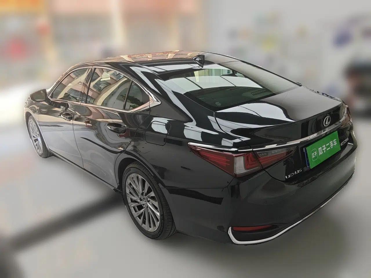 Lexus ES 2023 200 Excellence Edition — миниатюра 4