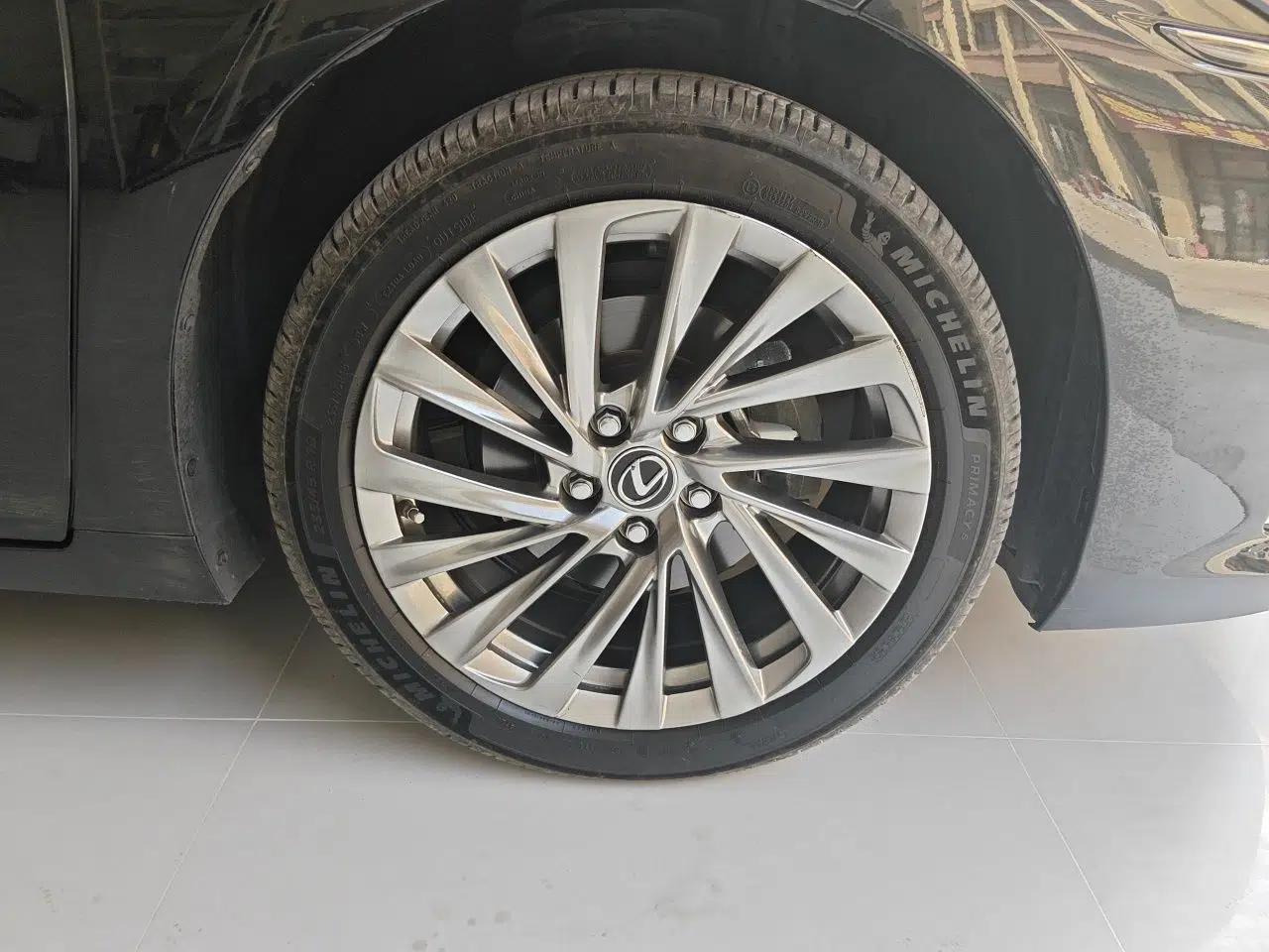 Lexus ES 2023 200 Excellence Edition — миниатюра 8
