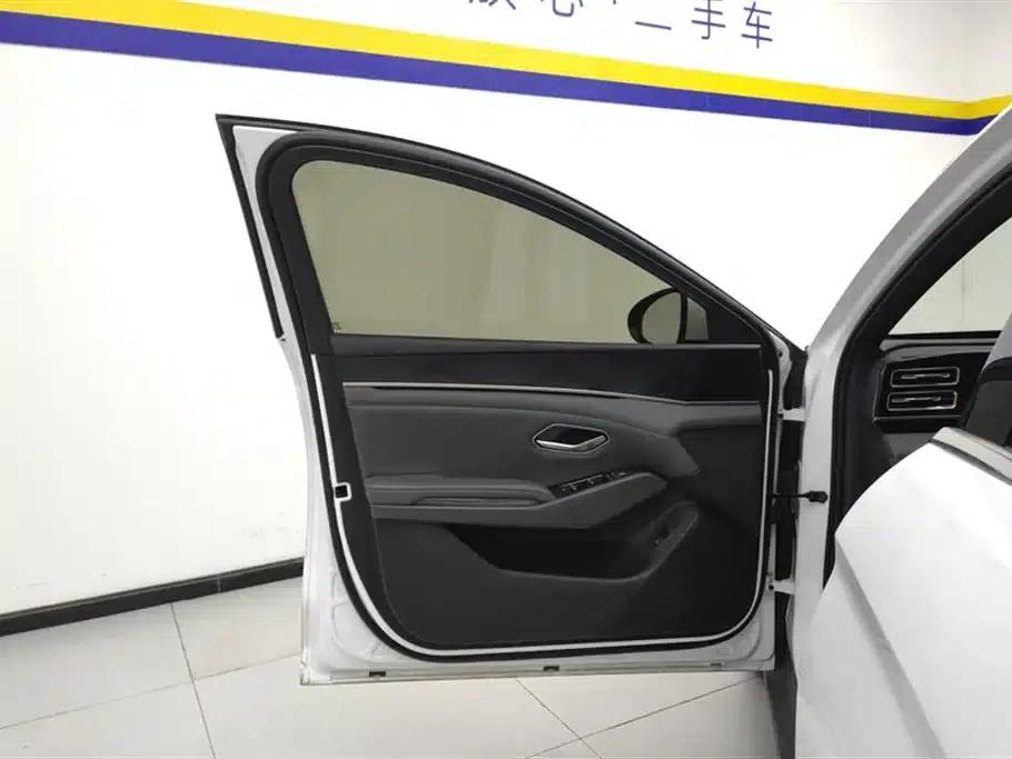 Qin L 2025 DM-i Intelligent Driving Edition 80KM Leading Model — миниатюра 7