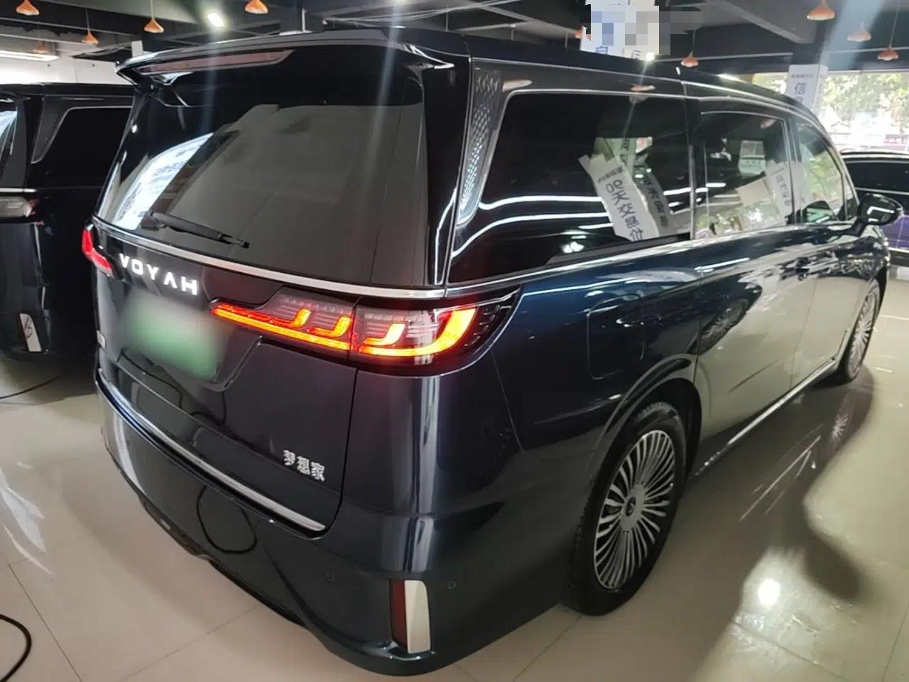 VOYAH Dream 2025 PHEV Four-Wheel Drive Prestige Kunpeng Edition — миниатюра 6