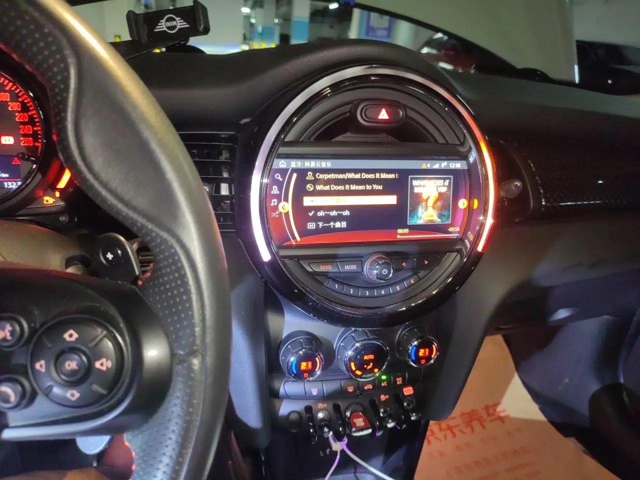 MINI 2019 2.0T COOPER S Classic Edition Five-Door Model — миниатюра 13