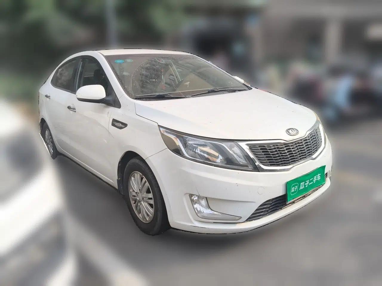 Kia K2 2011 Sedan 1.4L Manual Transmission GLS — миниатюра 3