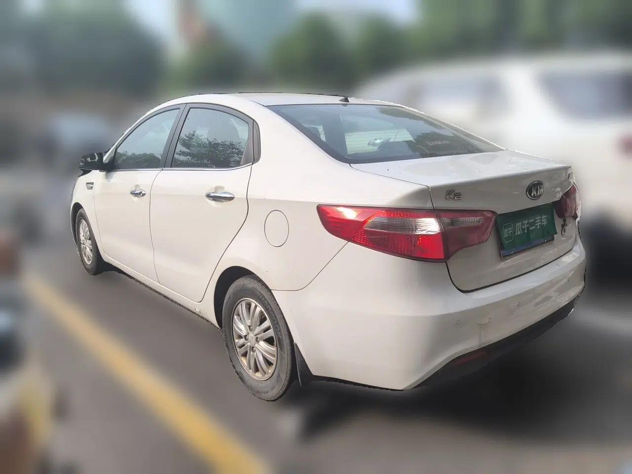 Kia K2 2011 Sedan 1.4L Manual Transmission GLS — миниатюра 4