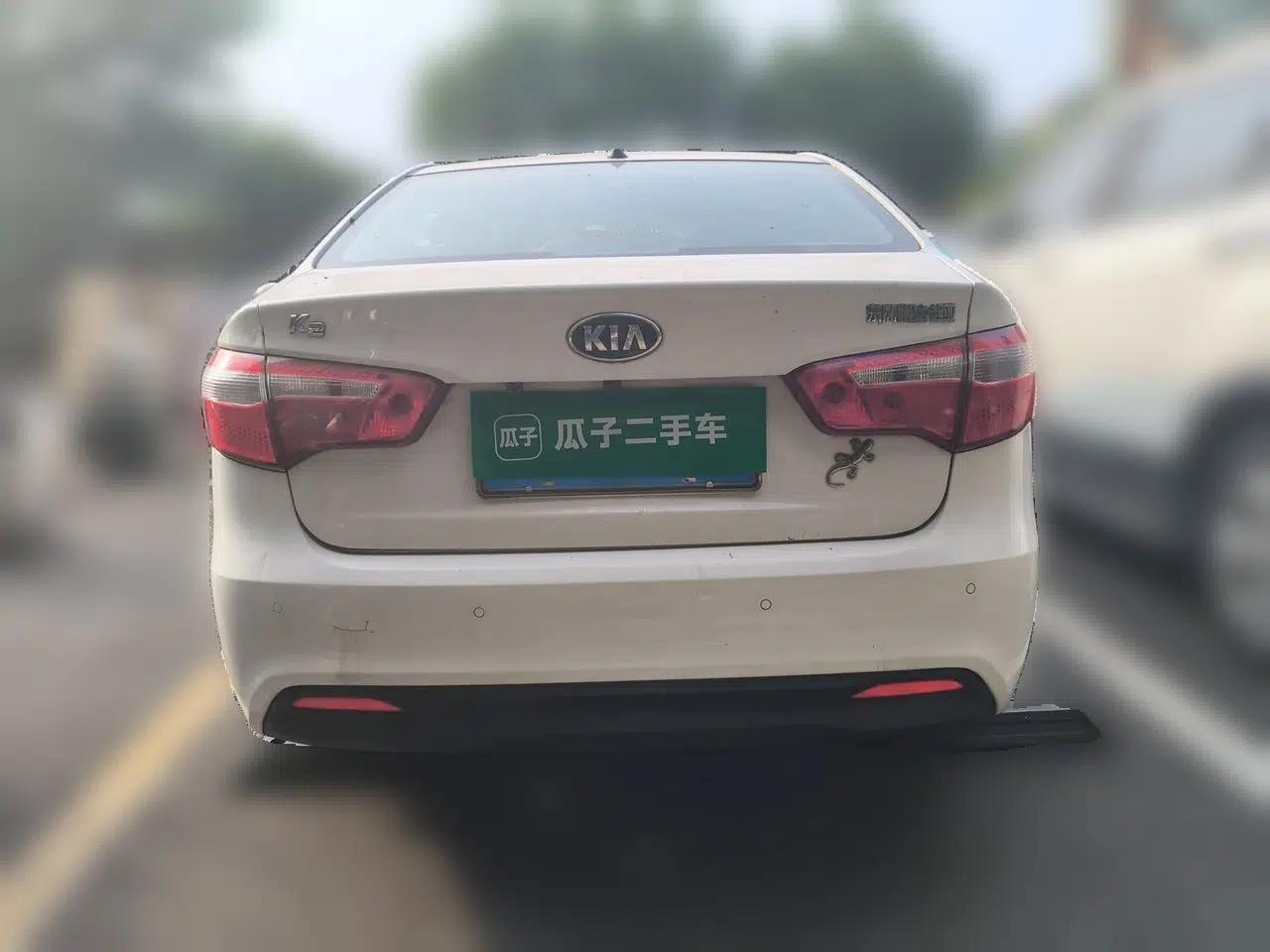 Kia K2 2011 Sedan 1.4L Manual Transmission GLS — миниатюра 5