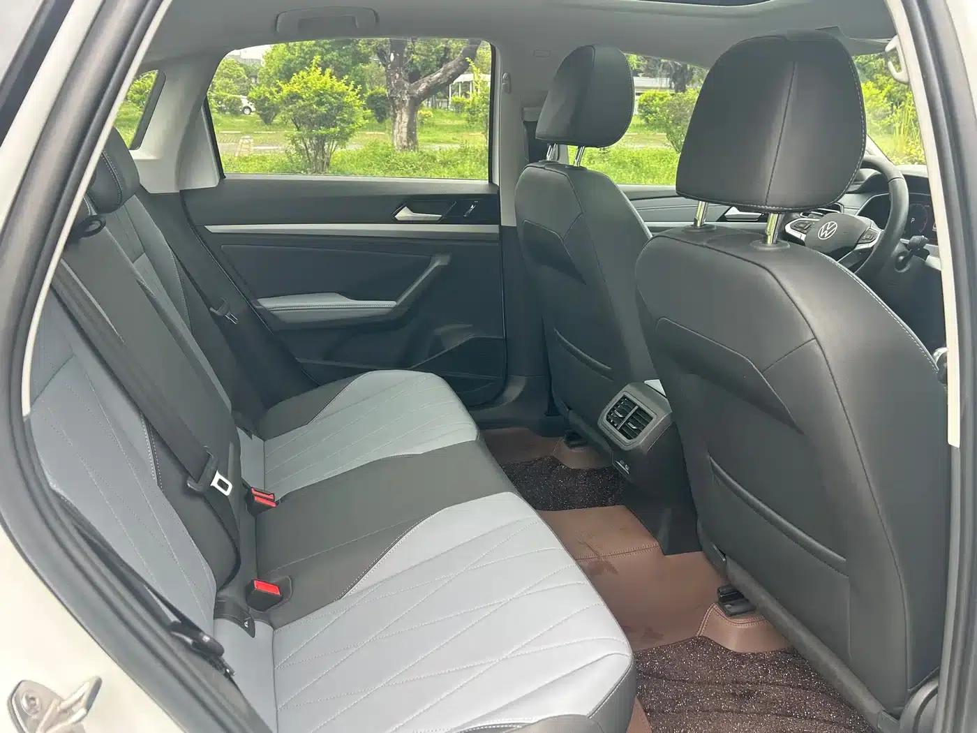 2023 Volkswagen Lavida Facelift 1.5L Automatic Five Million Edition — миниатюра 12