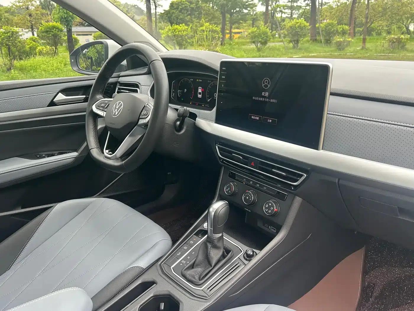 2023 Volkswagen Lavida Facelift 1.5L Automatic Five Million Edition — миниатюра 13