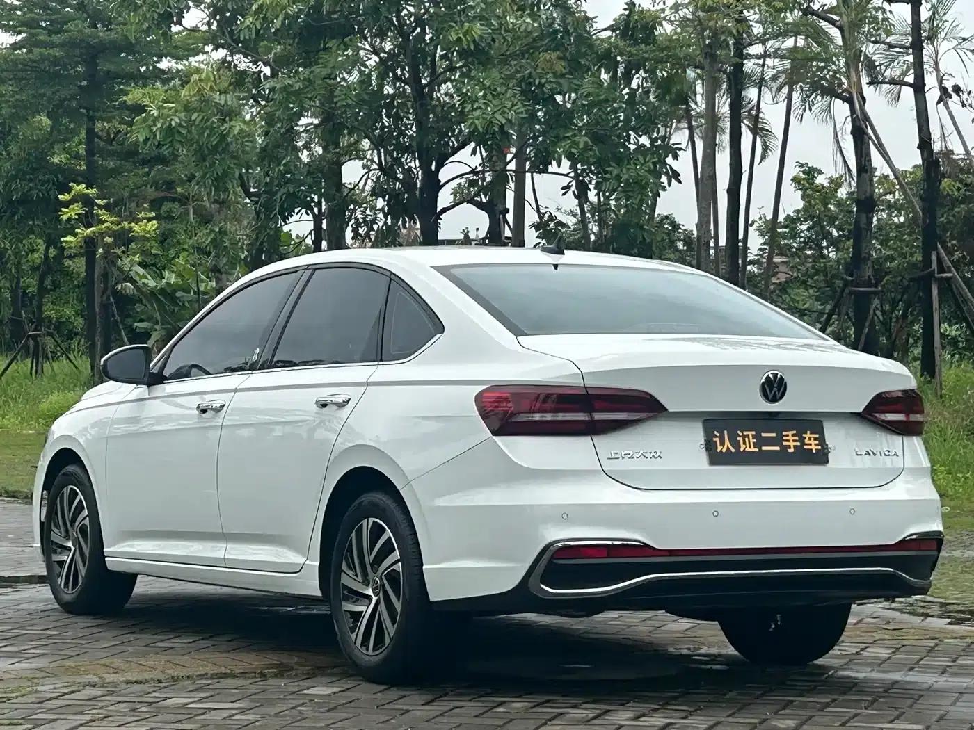 2023 Volkswagen Lavida Facelift 1.5L Automatic Five Million Edition — миниатюра 20