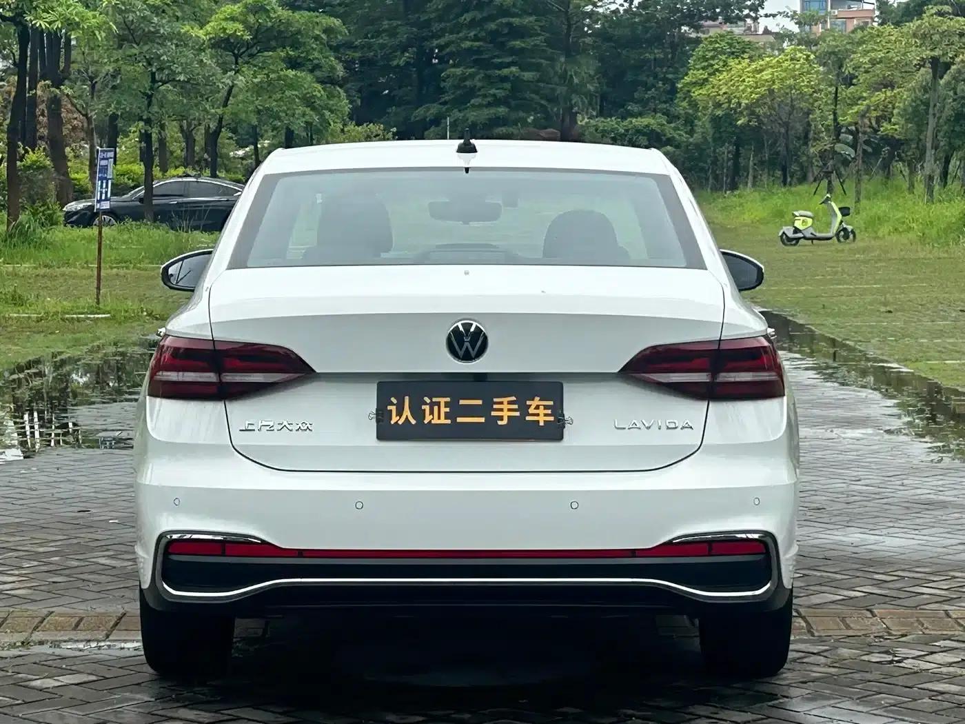 2023 Volkswagen Lavida Facelift 1.5L Automatic Five Million Edition — миниатюра 4