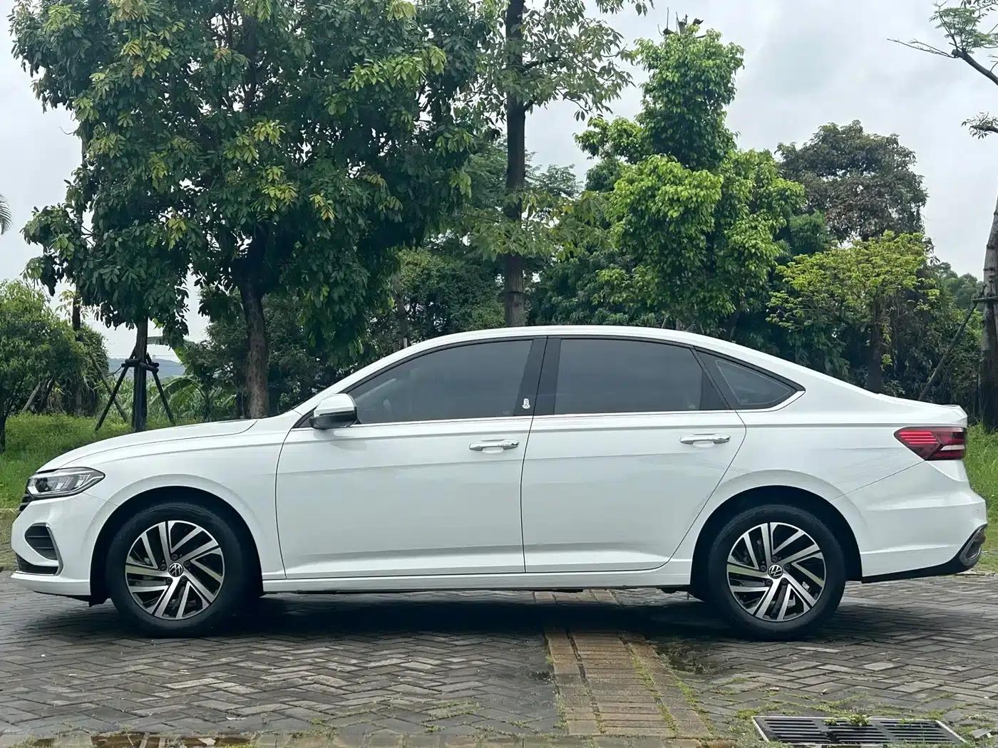2023 Volkswagen Lavida Facelift 1.5L Automatic Five Million Edition — миниатюра 5