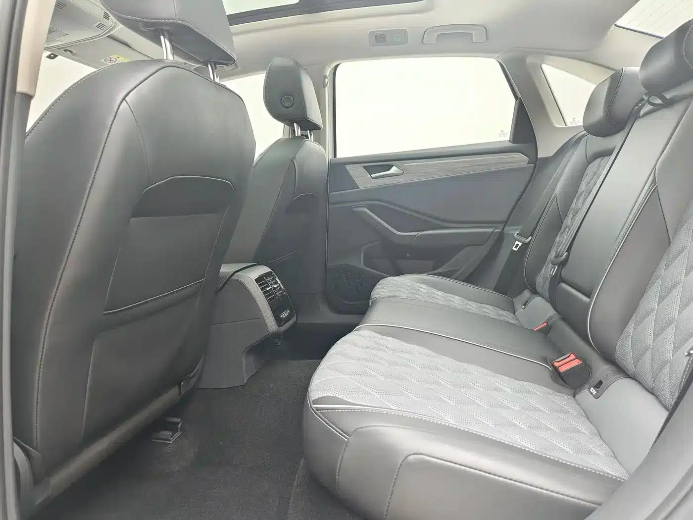 2024 Volkswagen Sagitar 300TSI DSG Super Edition — миниатюра 4